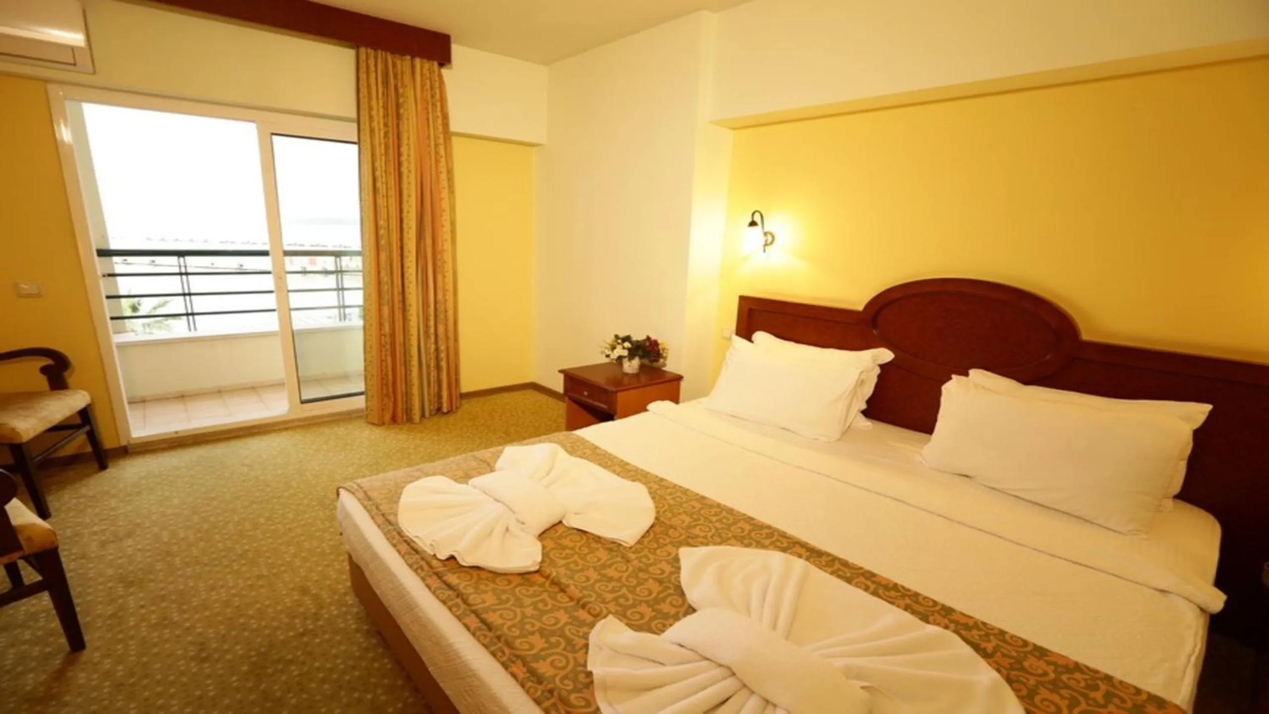 Photo of the whole room, Bed in Kayhanbey Hotel