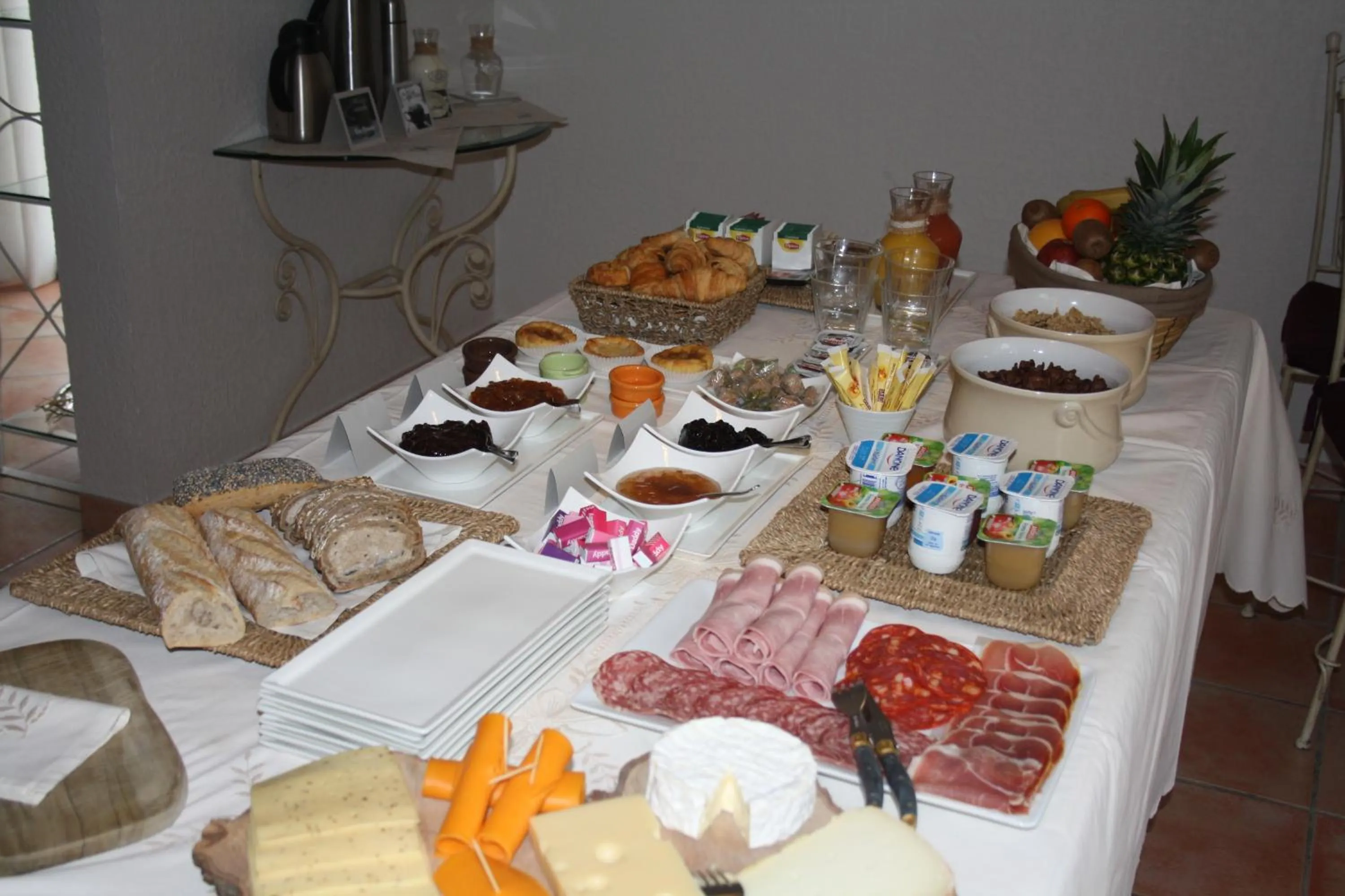 Buffet breakfast in La Villa d'Olivène