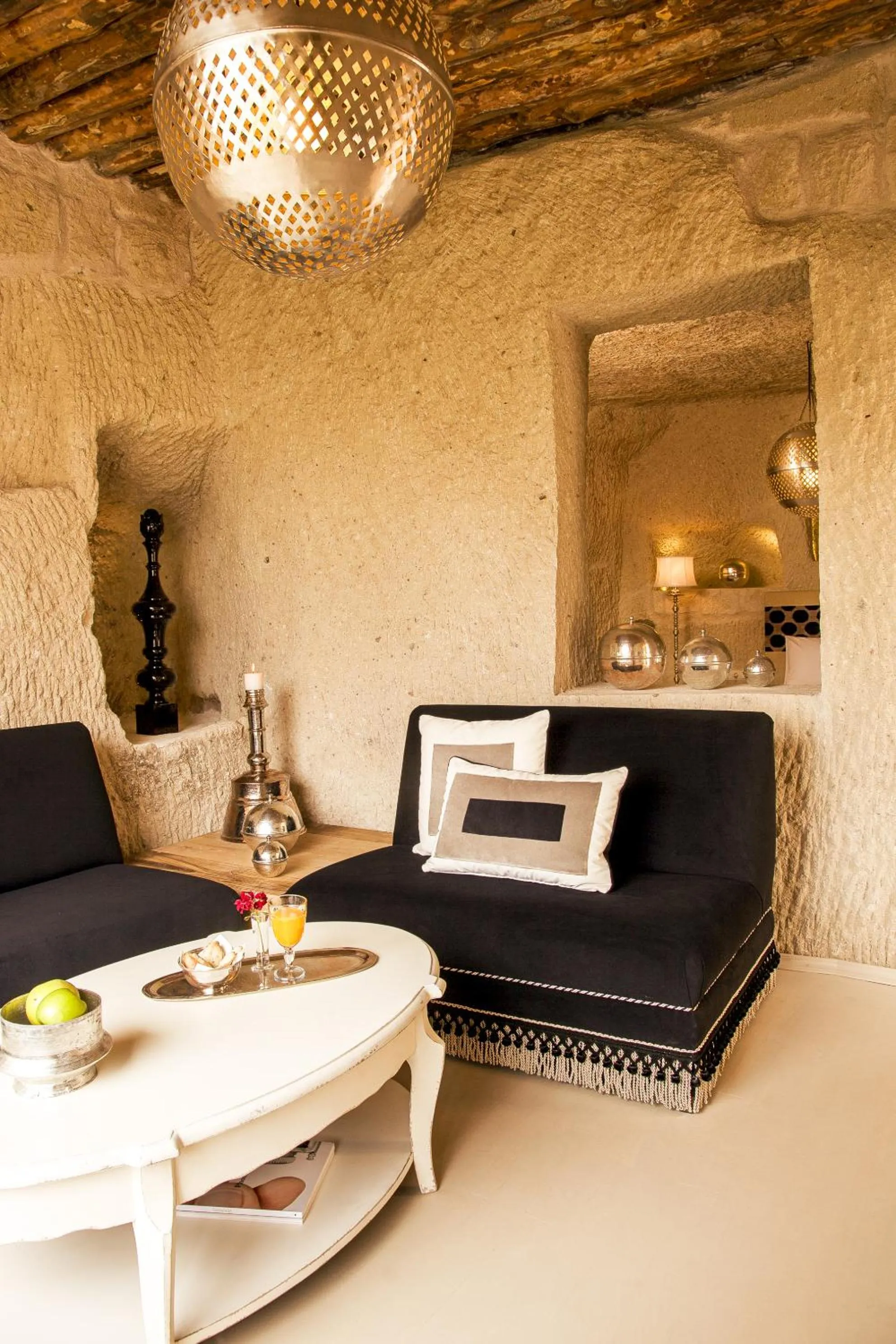 Living room in Hezen Cave Hotel