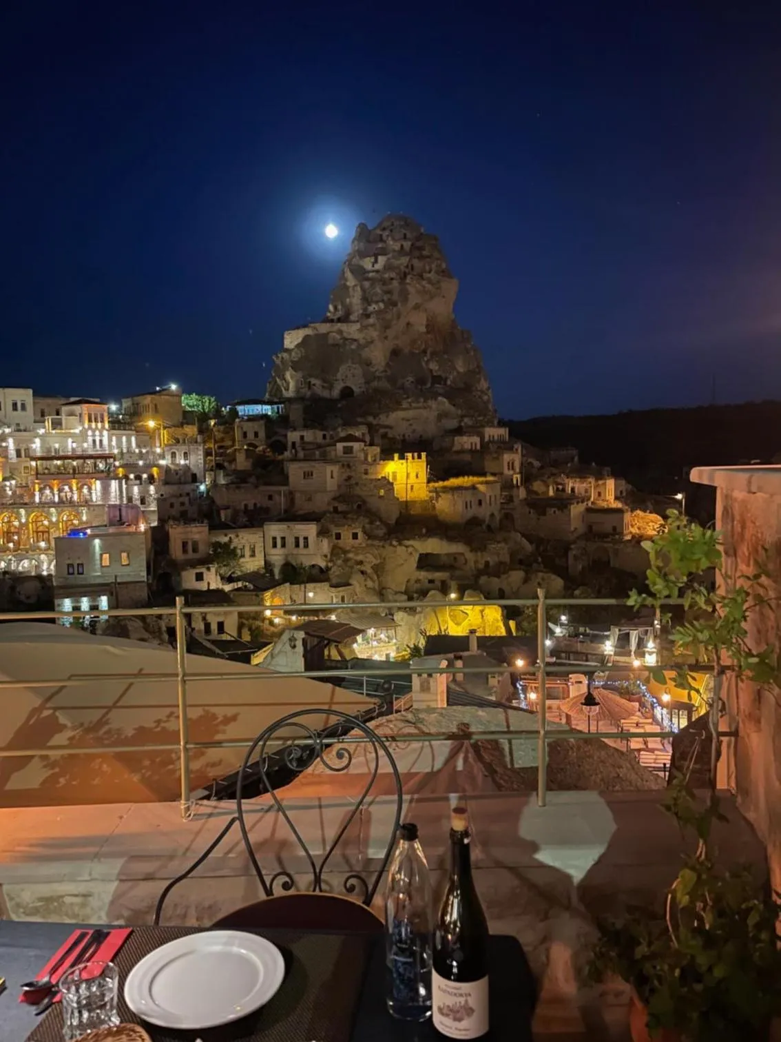 Restaurant/places to eat in Hezen Cave Hotel