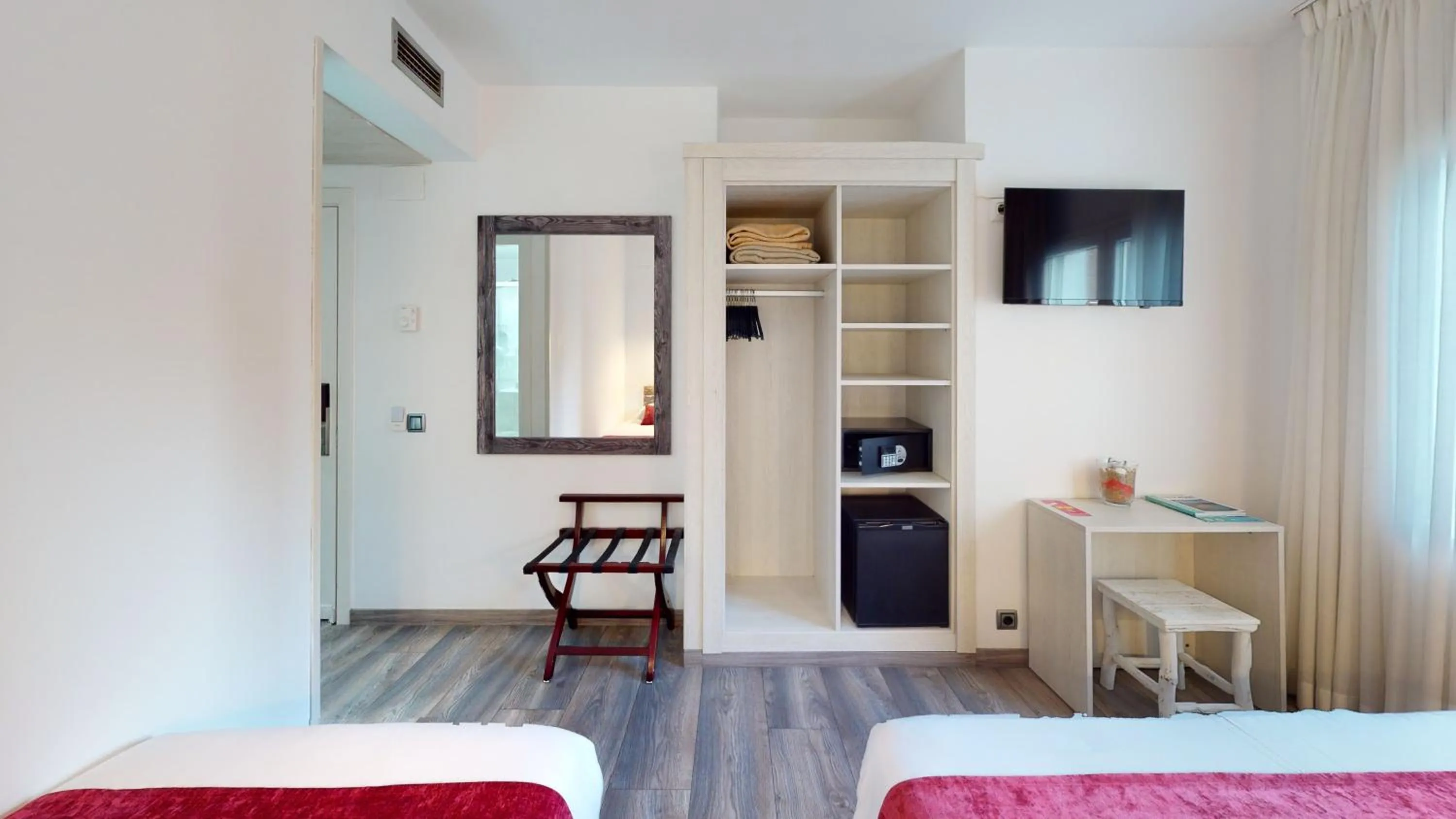 TV and multimedia, Bed in Hotel Bella Dolores