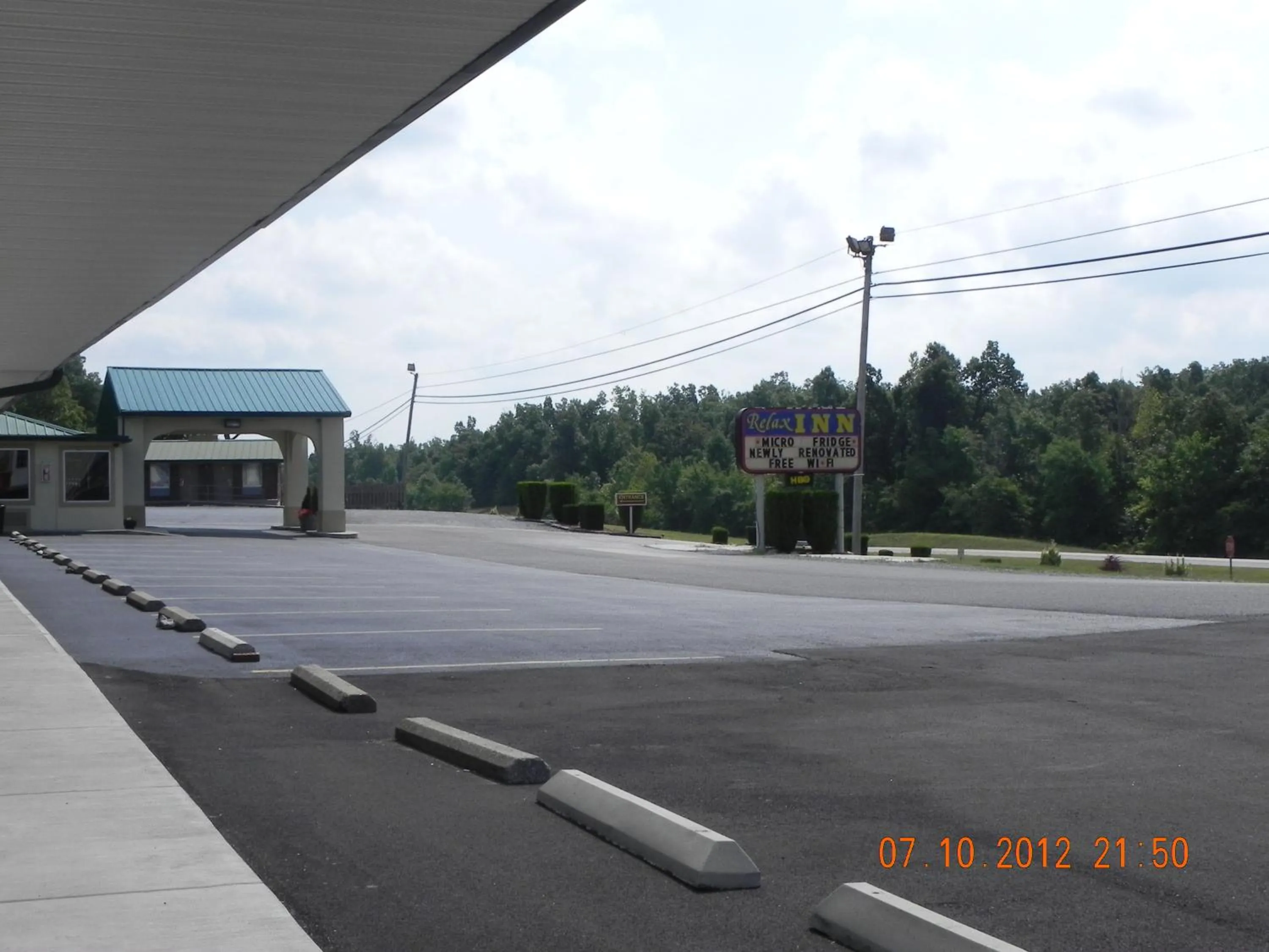 Facade/entrance in Relax Inn and Suites Kuttawa