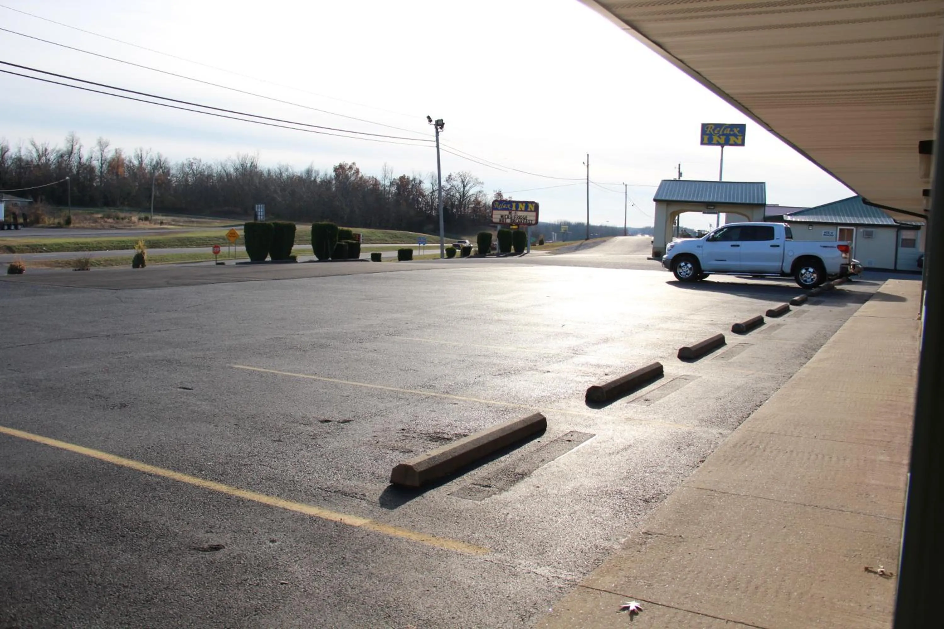 Facade/entrance in Relax Inn and Suites Kuttawa