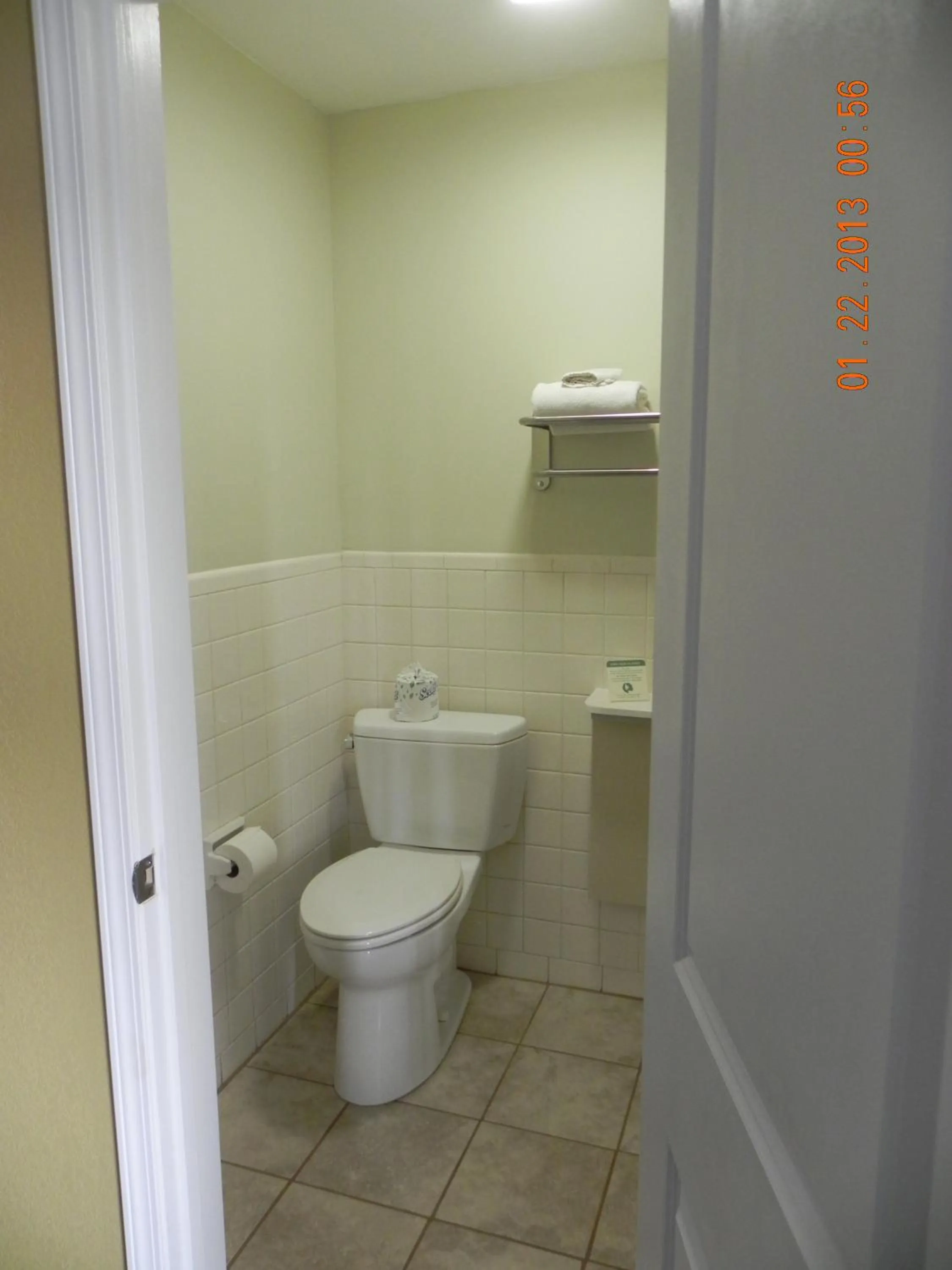 Toilet in Relax Inn and Suites Kuttawa