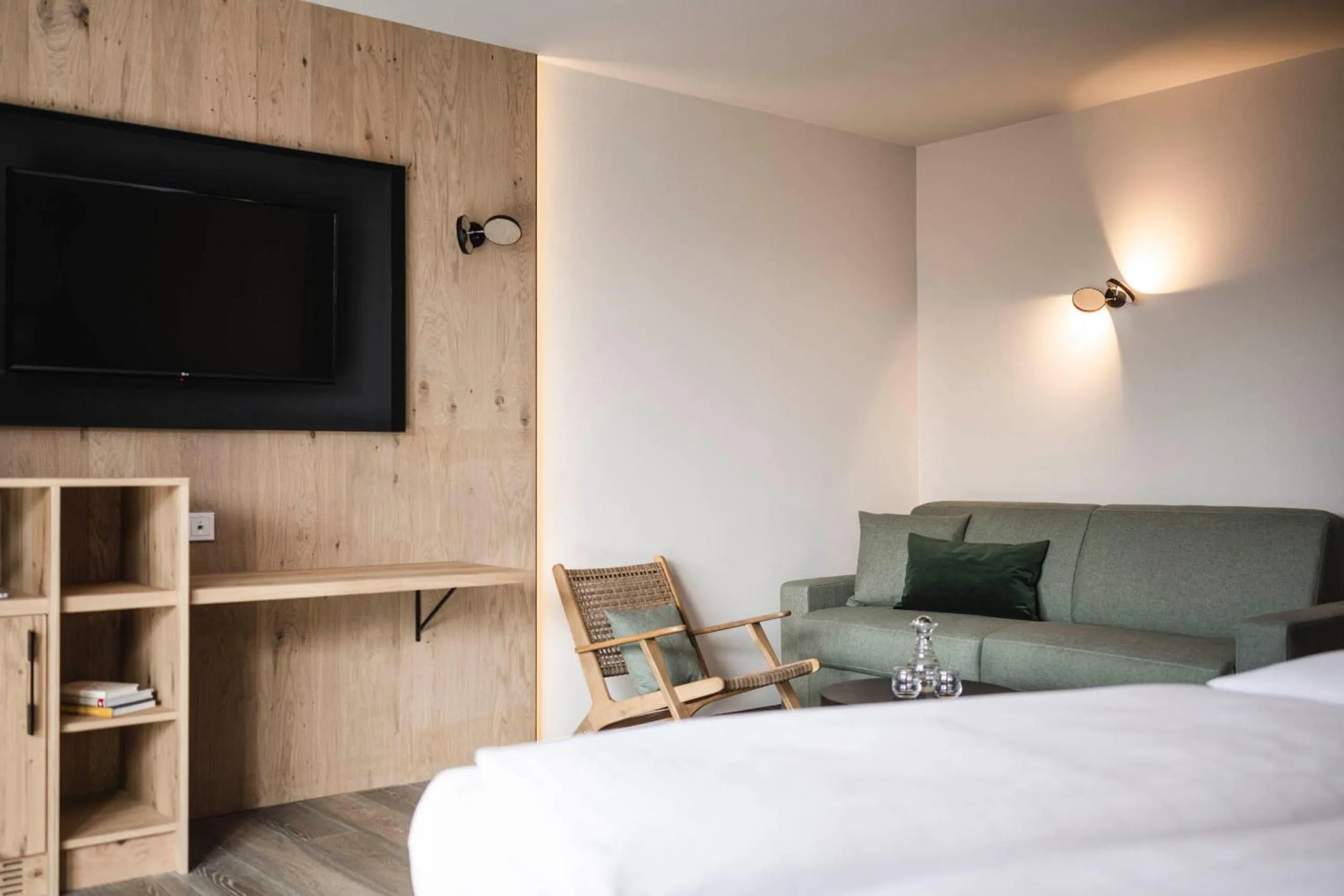 TV and multimedia, Bed in Schenna Resort