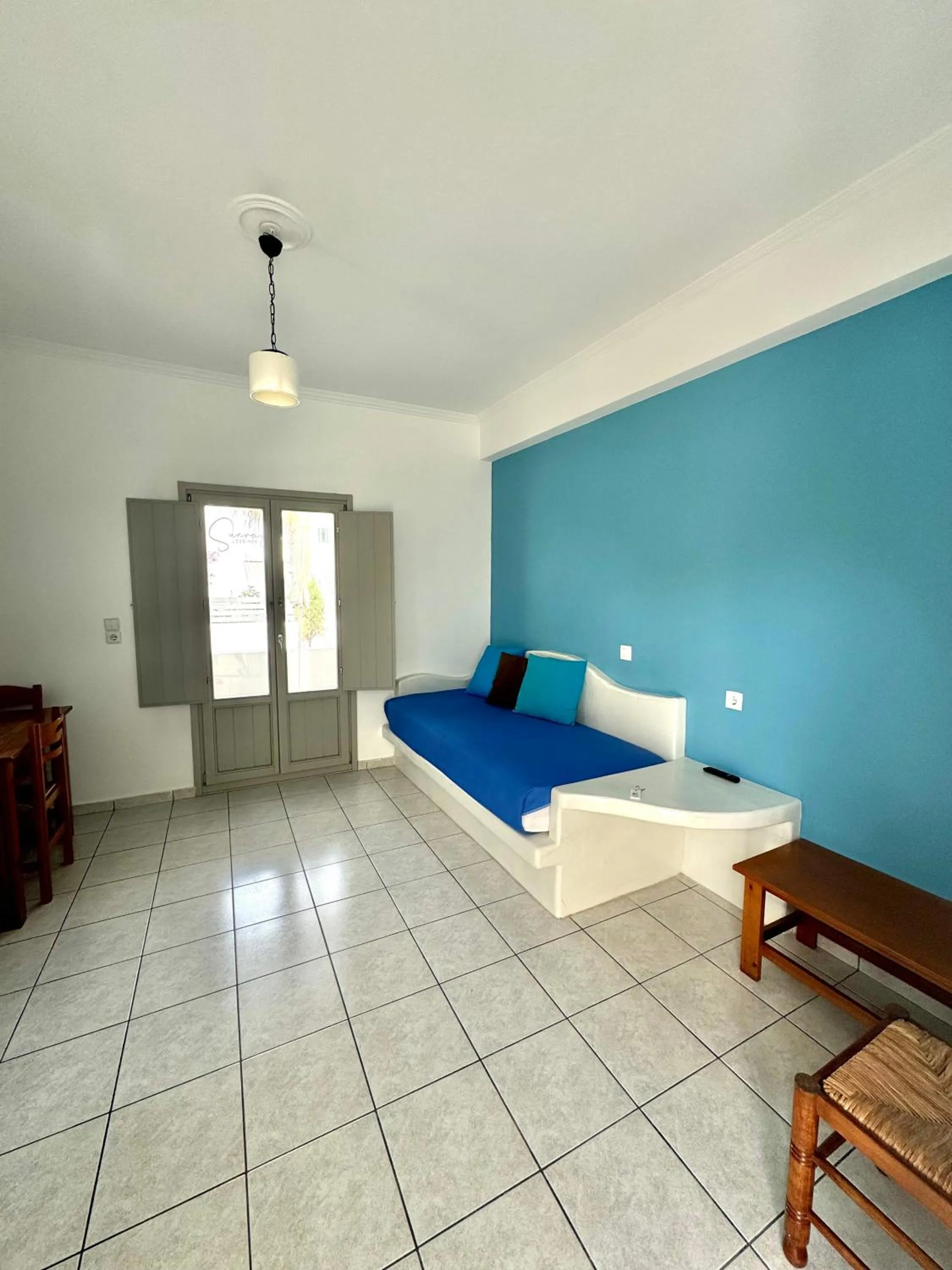 Bed in Sail Inn Studios & Apartments
