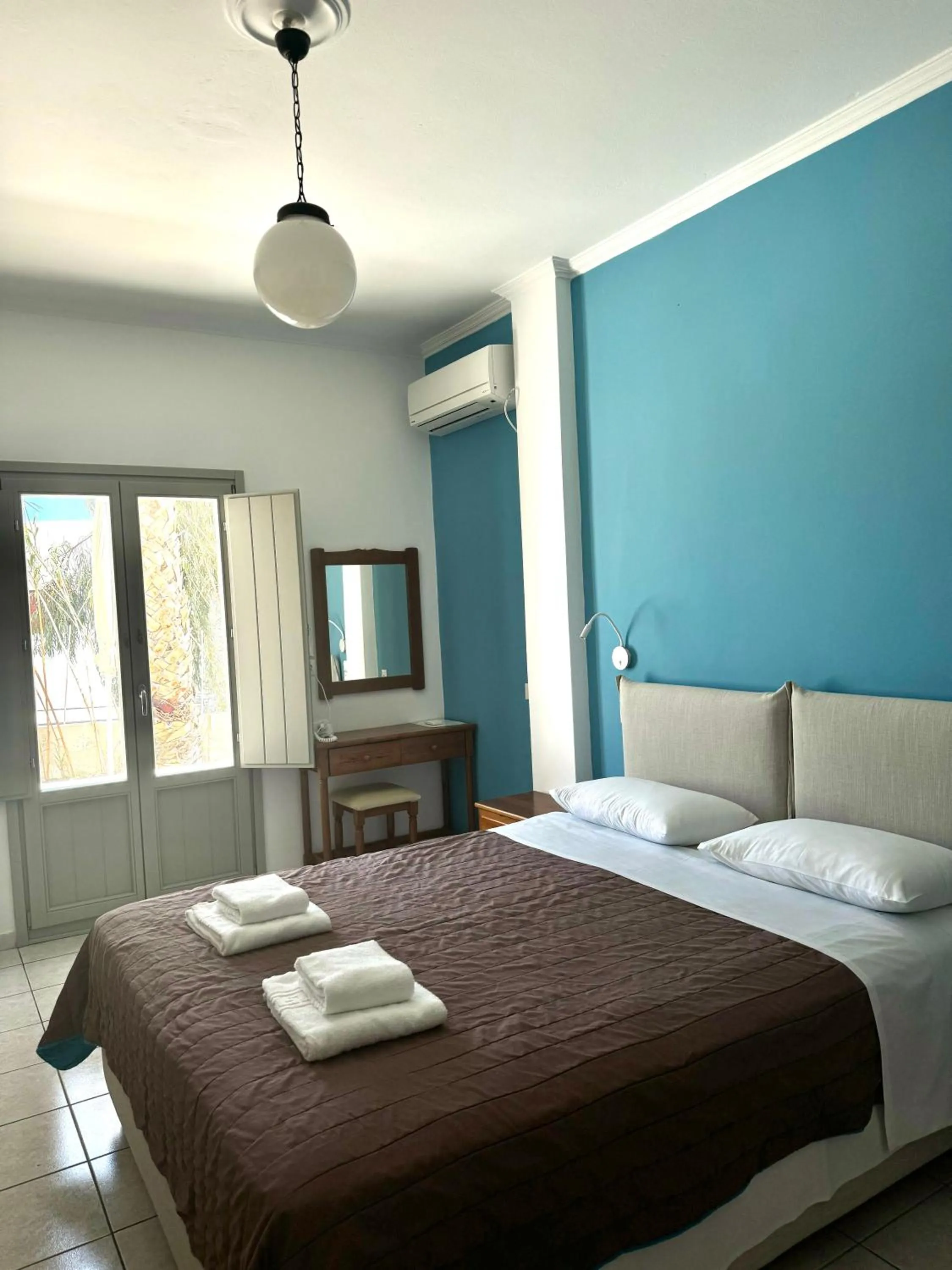 Bedroom, Bed in Sail Inn Studios & Apartments