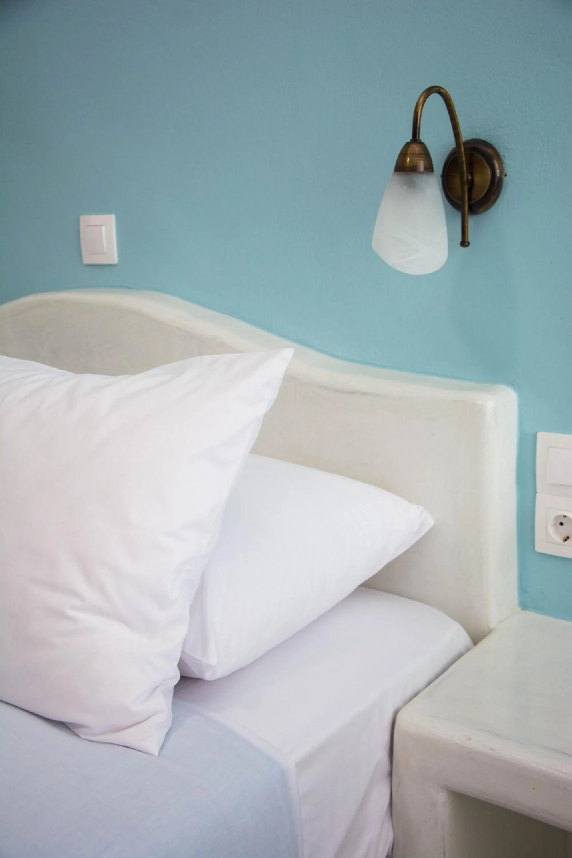 Bed in Sail Inn Studios & Apartments