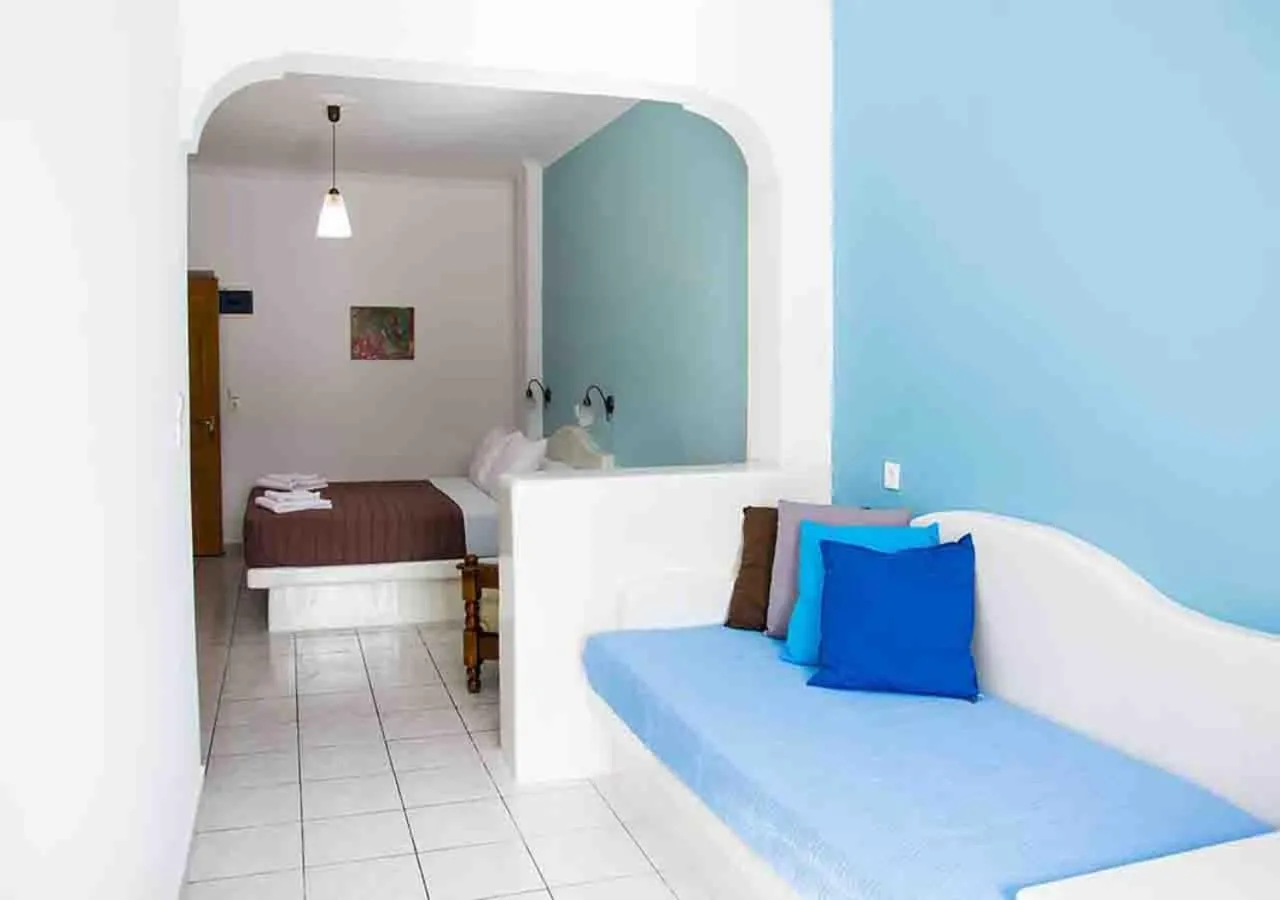 Bed in Sail Inn Studios & Apartments