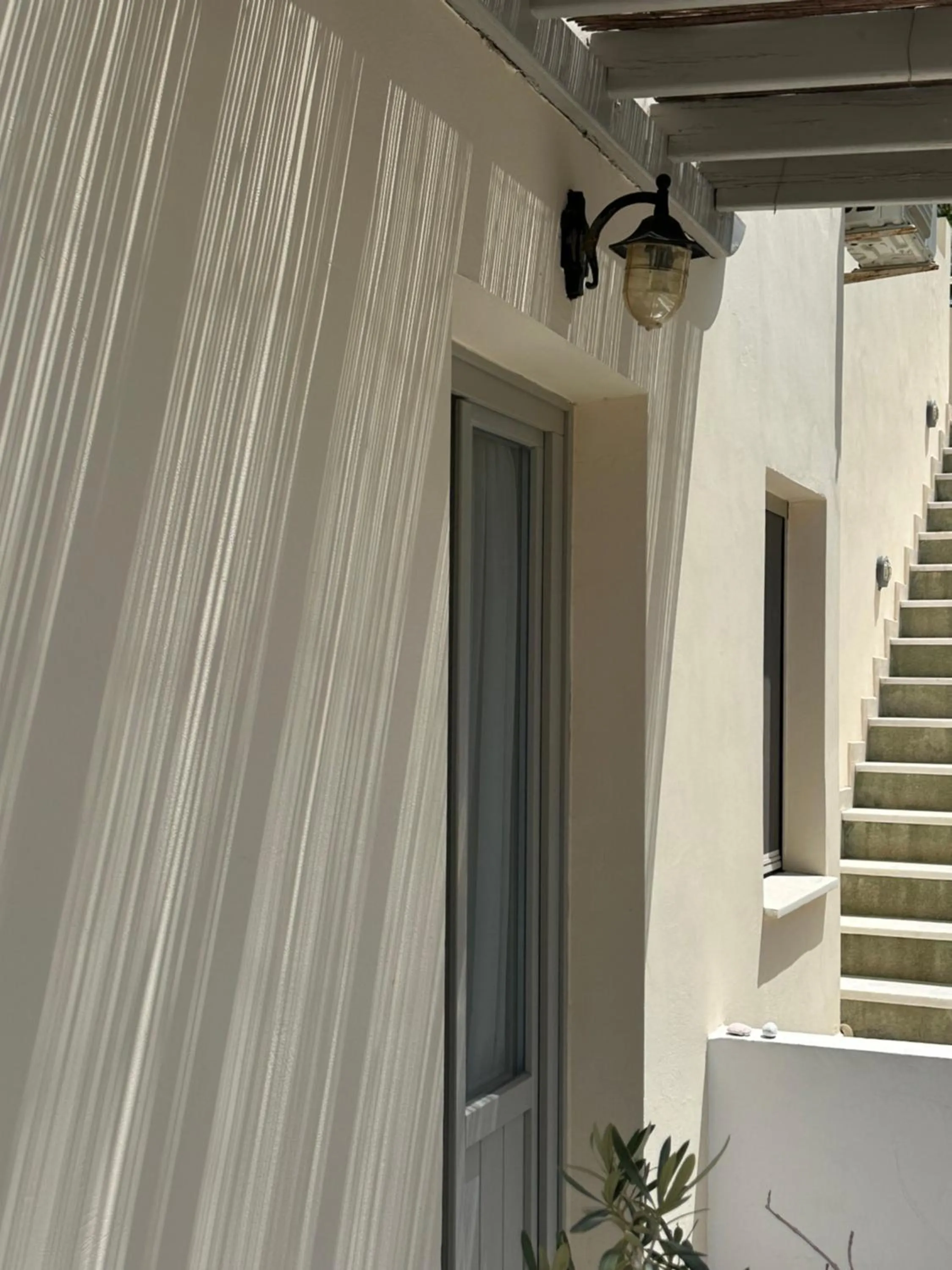 Property building in Sail Inn Studios & Apartments