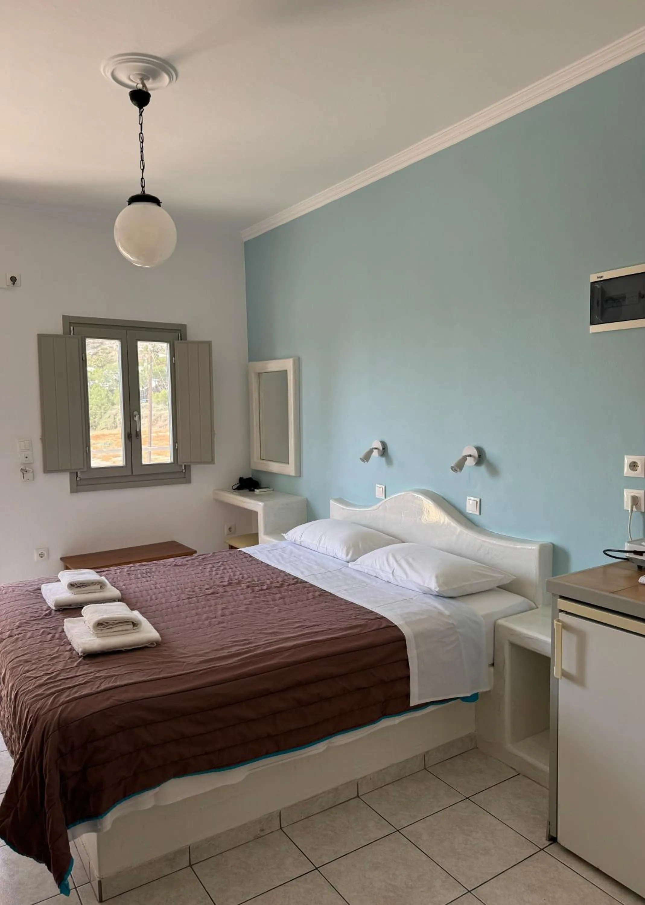Bed in Sail Inn Studios & Apartments
