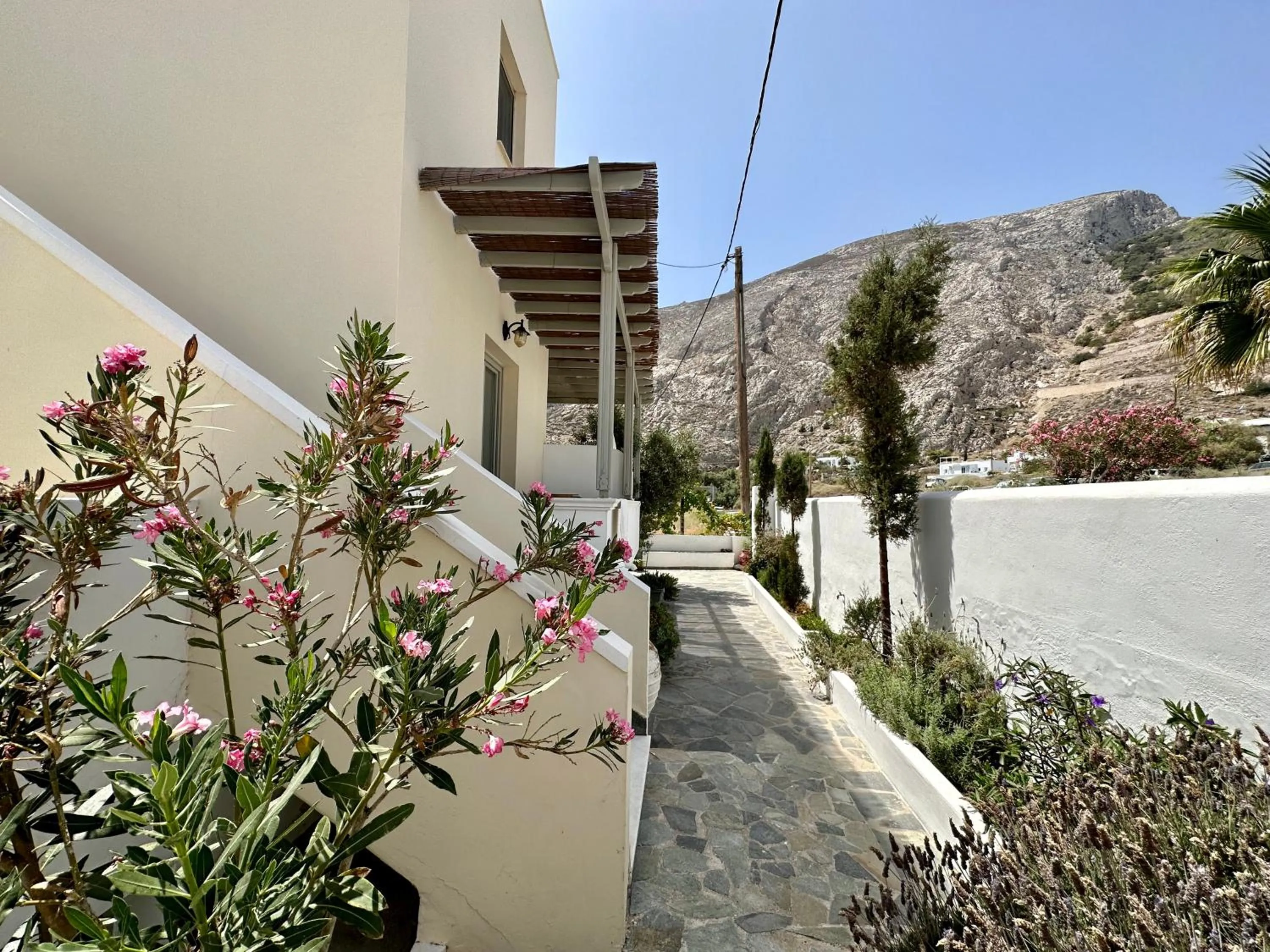Property building in Sail Inn Studios & Apartments