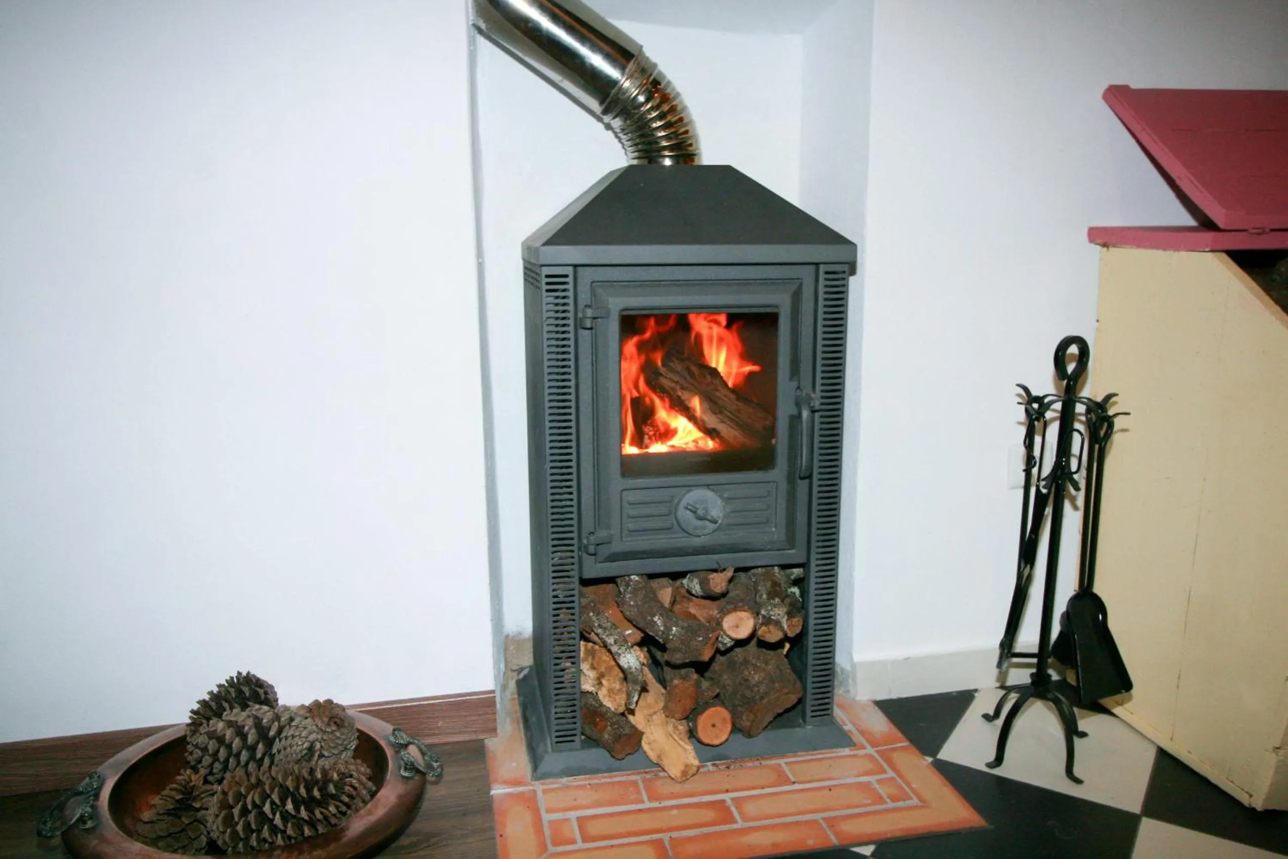 Communal lounge/ TV room in Casa dos Batalim