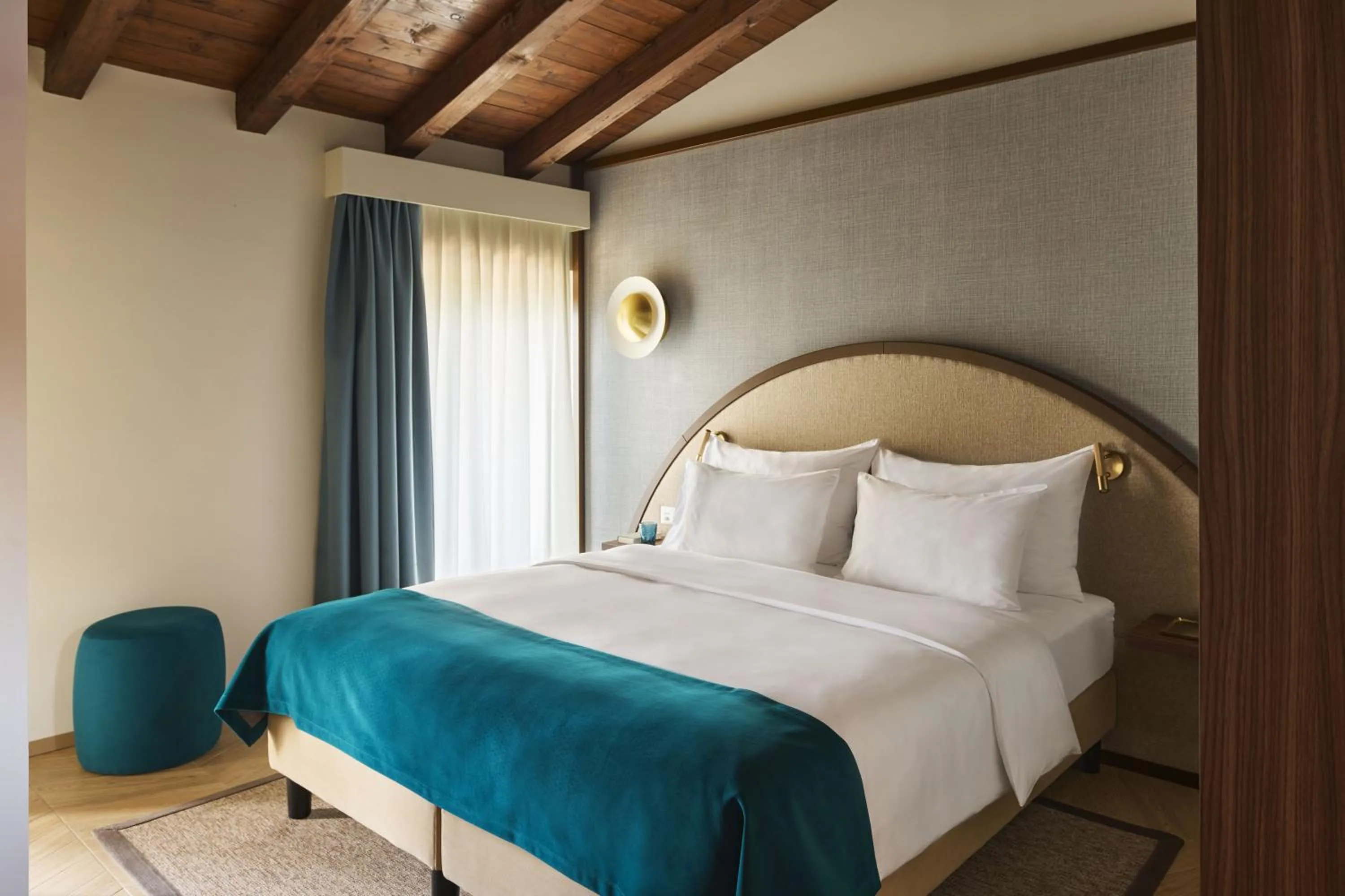 Bedroom, Bed in Vista Lakefront Boutique Hotel