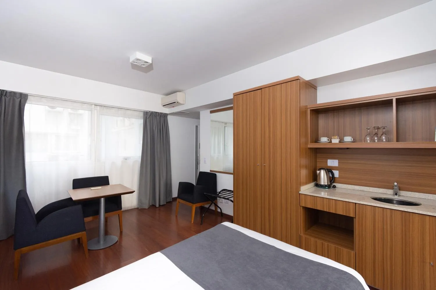 Photo of the whole room, Bed in Hotel Bys Palermo