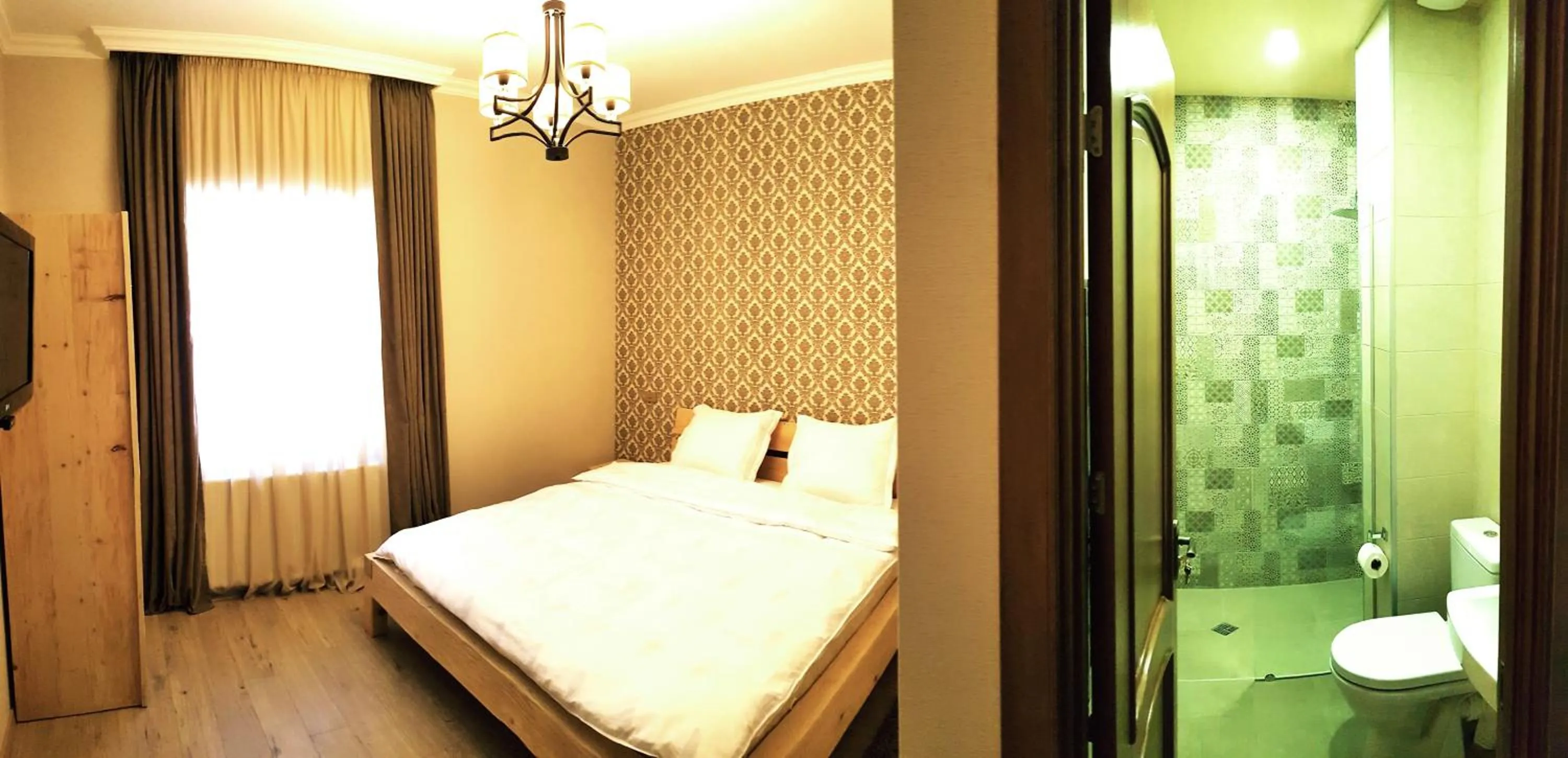Shower, Bed in Cozy Hotel Kazbegi