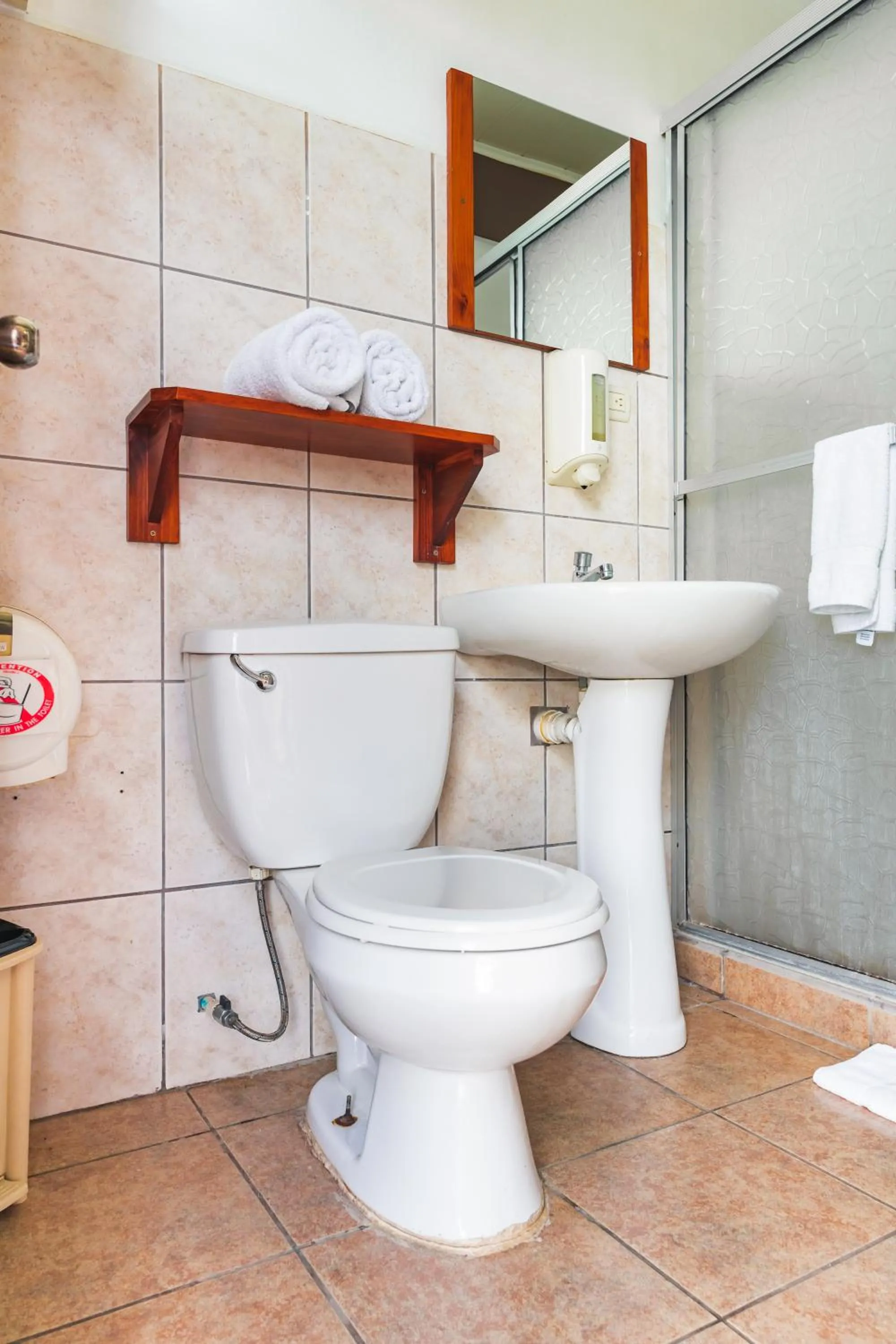 Toilet in Hotel Las Colinas