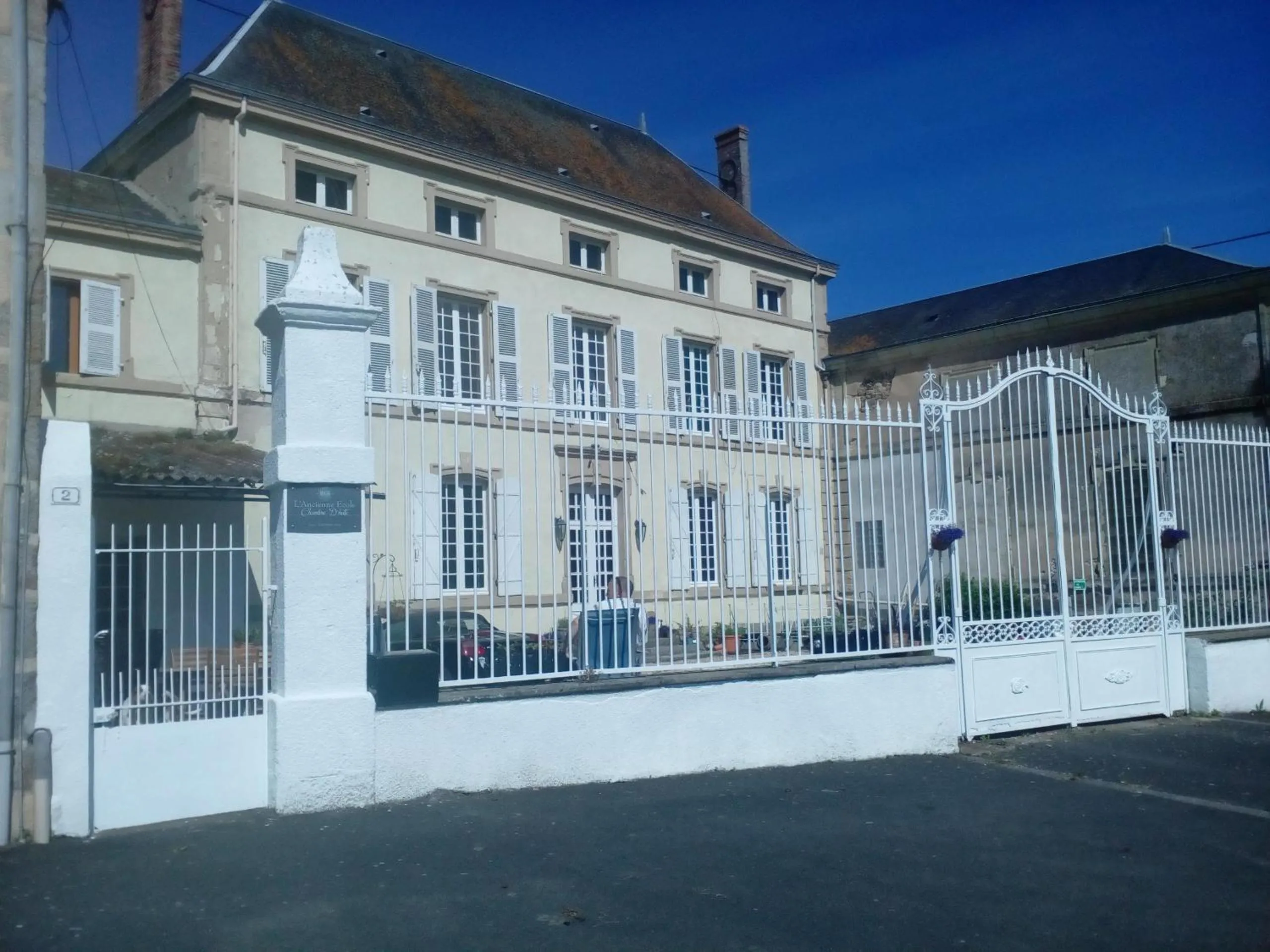 Facade/entrance in L'ancienne École
