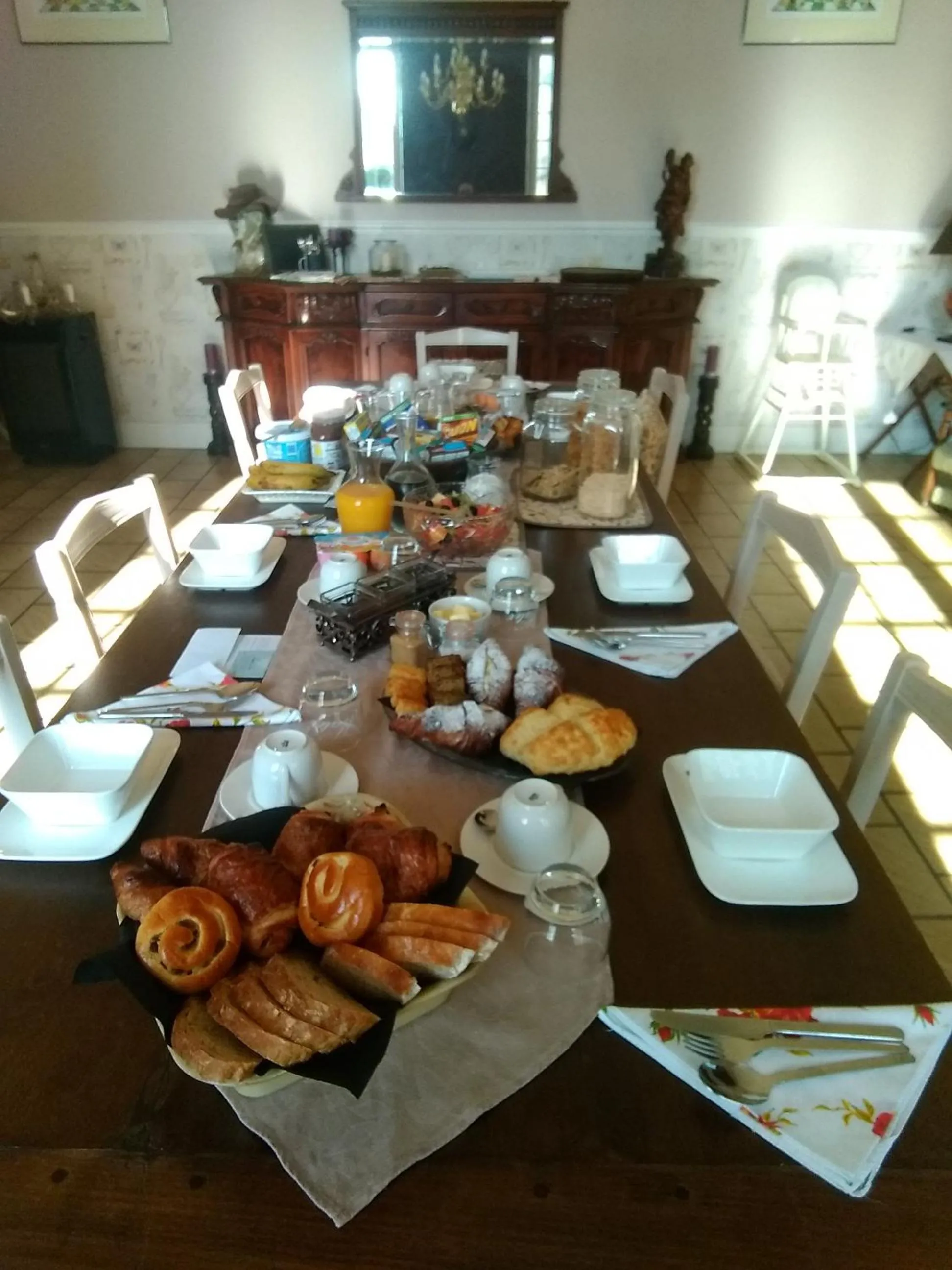 Continental breakfast in L'ancienne École