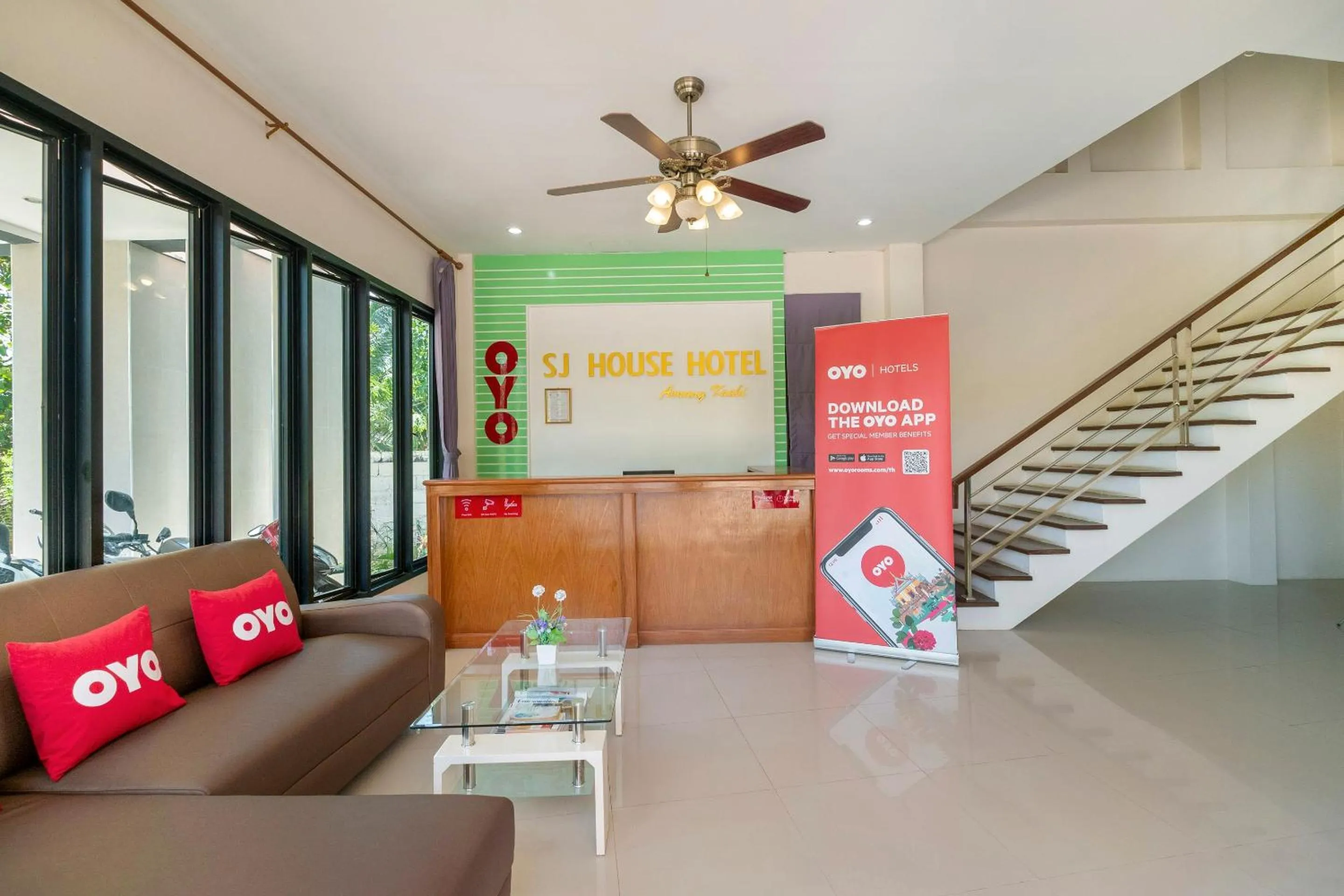 Lobby or reception in OYO 665 Sj House Hotel