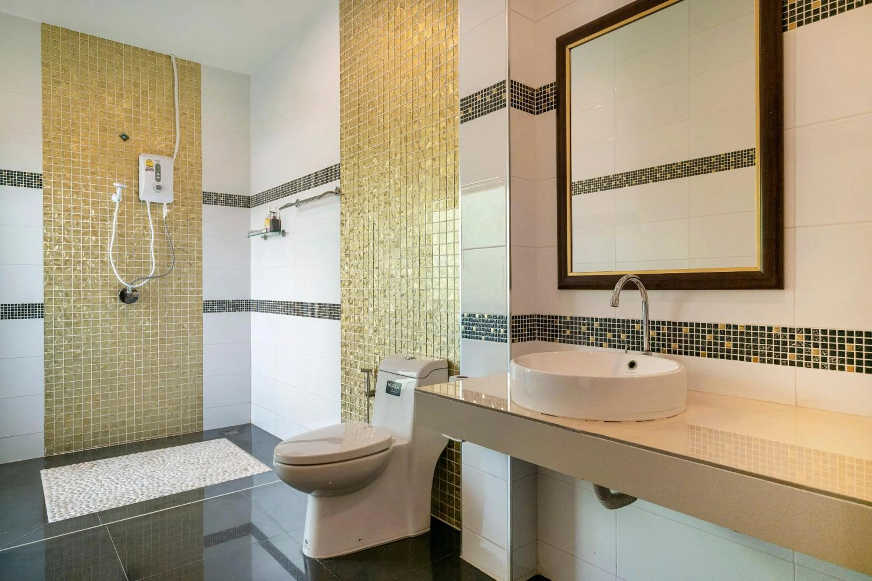 Bathroom in OYO 665 Sj House Hotel