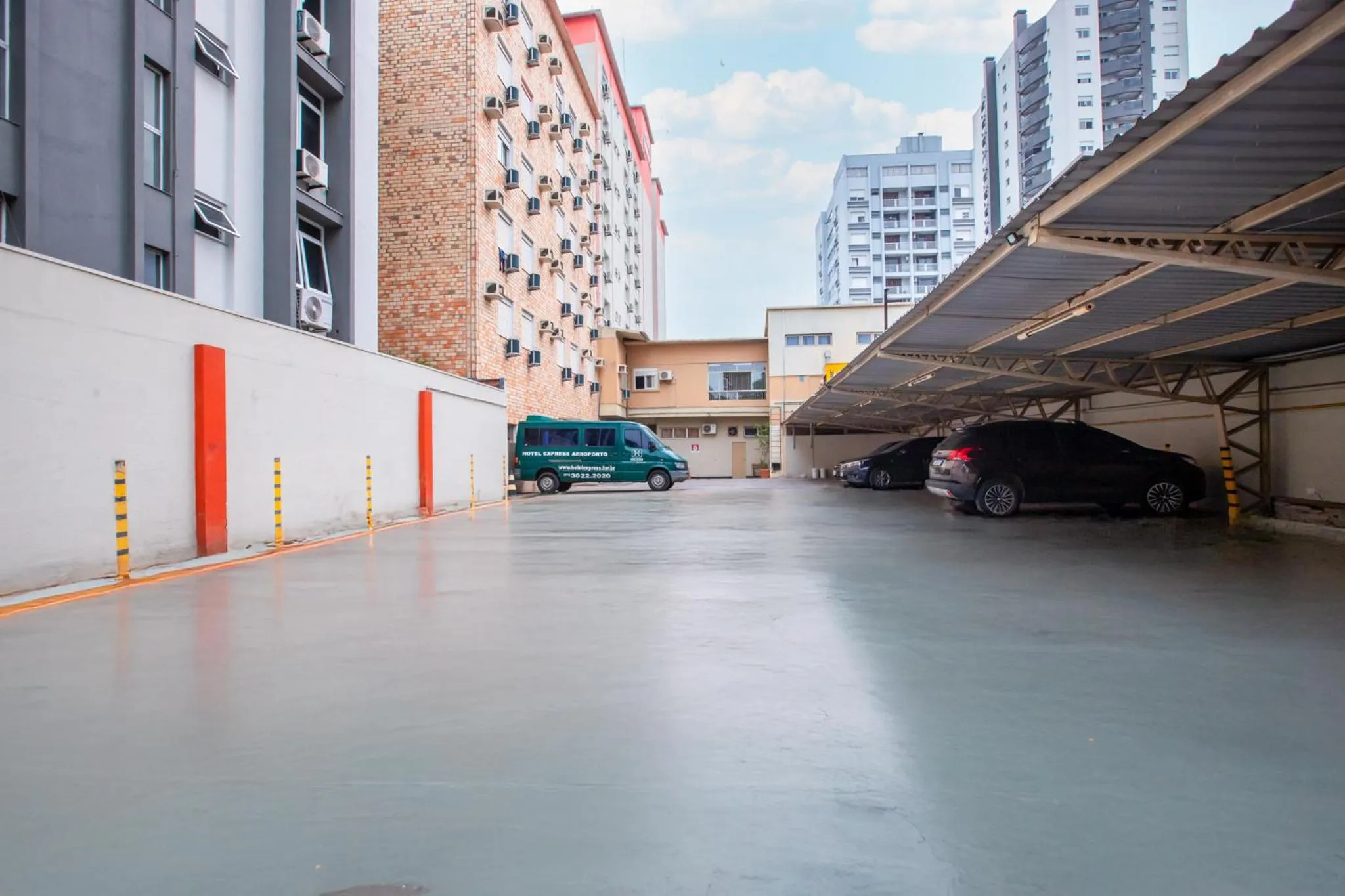 Parking in Hotel Suárez São Leopoldo