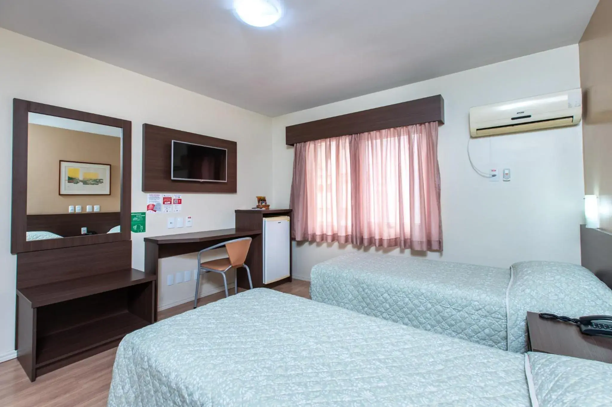 Bedroom, Bed in Hotel Suárez São Leopoldo Bedroom, Bed in Hotel Suárez São Leopoldo