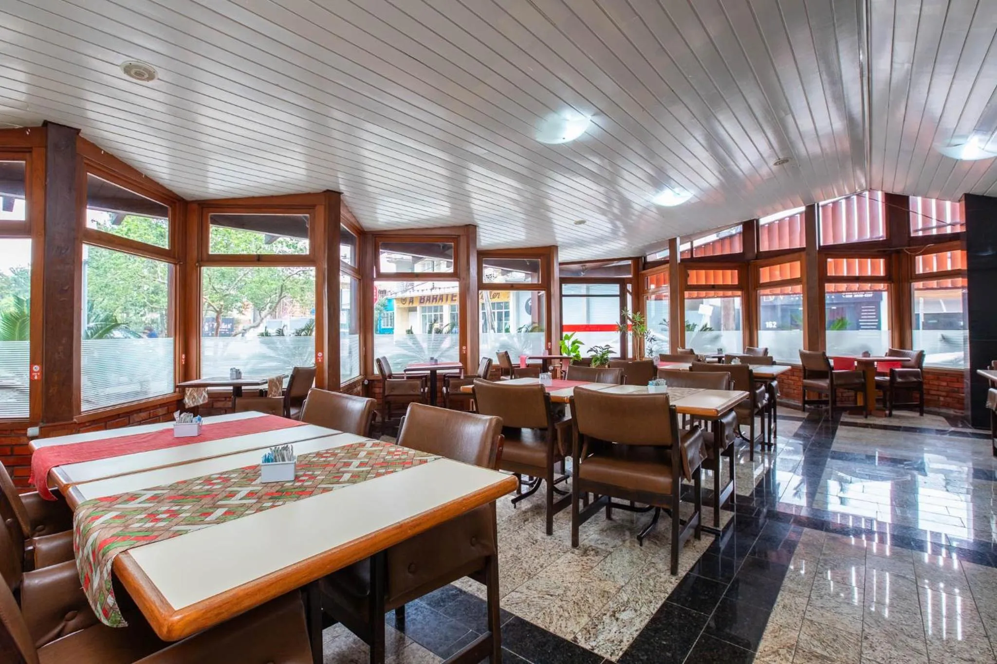 Restaurant/places to eat in Hotel Suárez Campo Bom