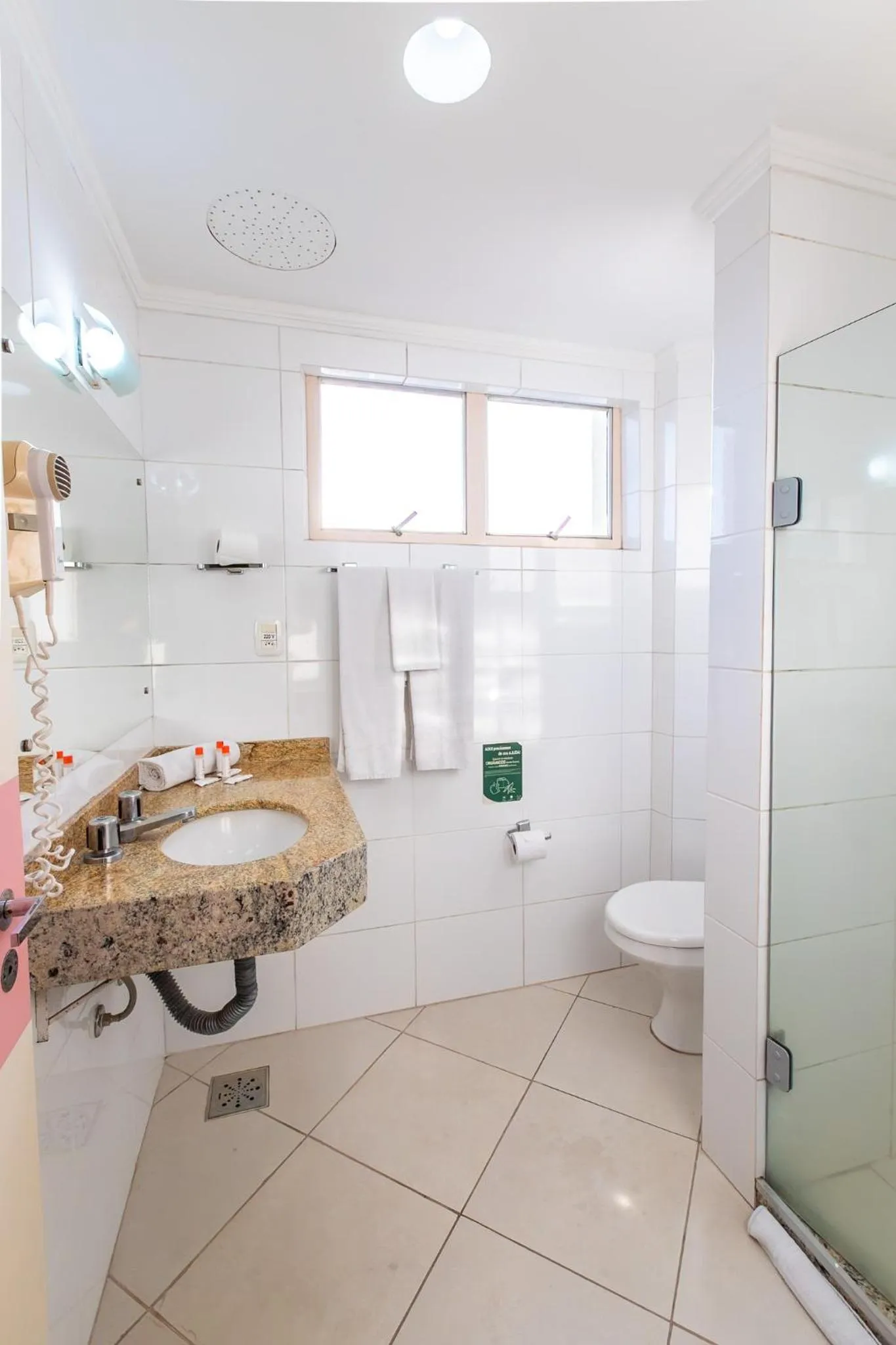 Bathroom in Hotel Suárez Campo Bom