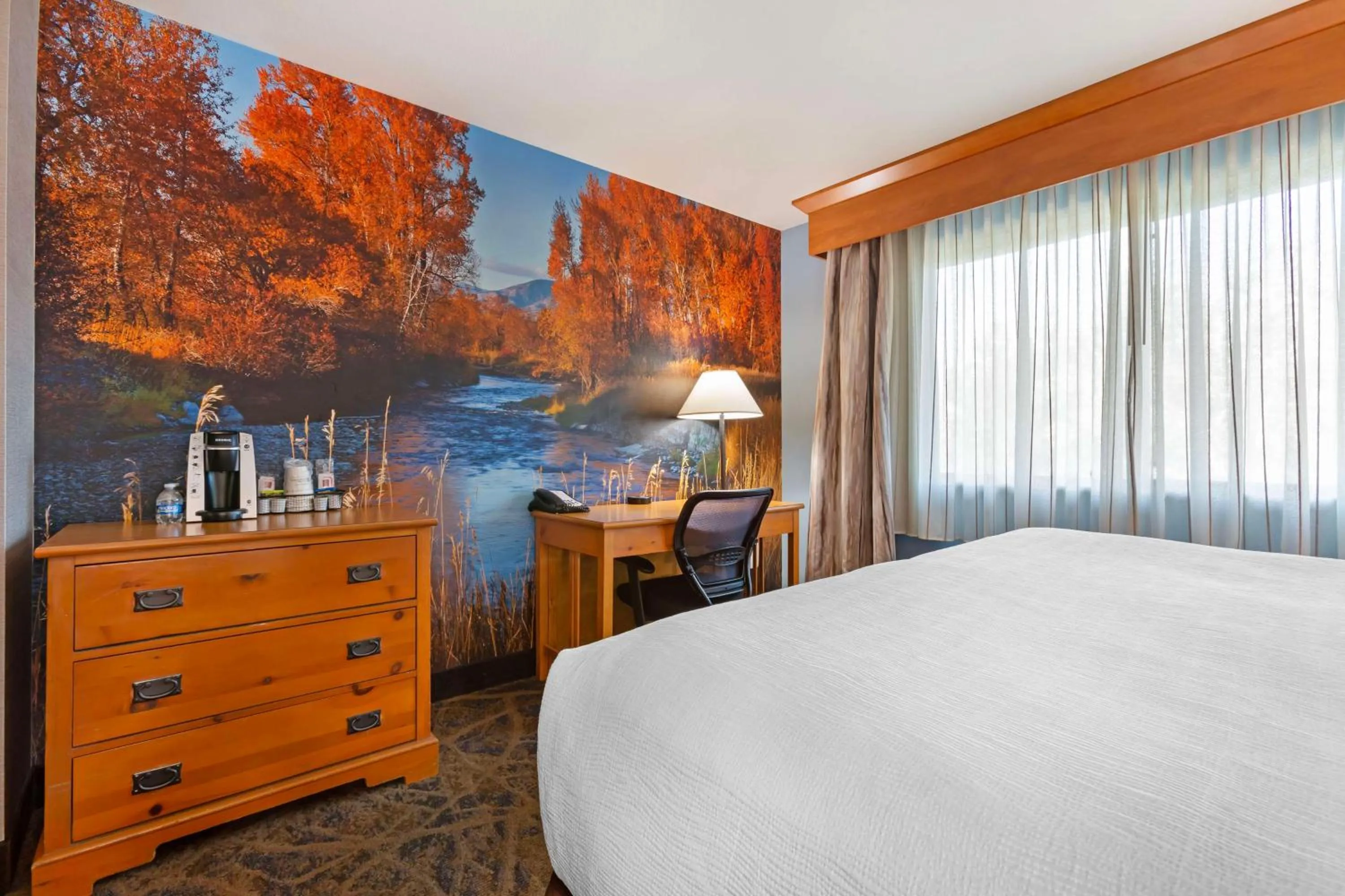 Bedroom, Bed in Best Western Plus GranTree Inn