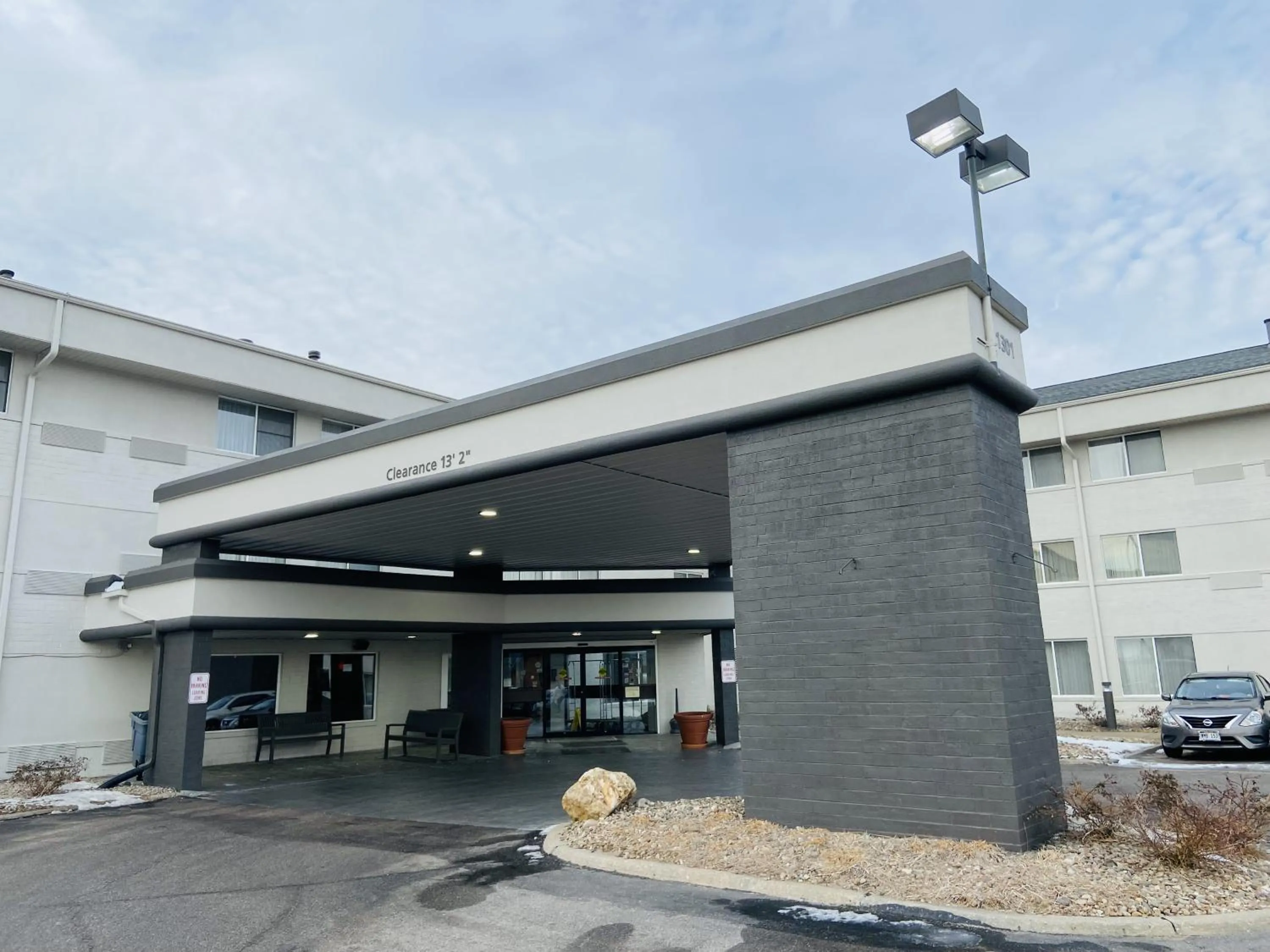 Property building in Country Inn & Suites by Radisson, Lincoln Airport, NE