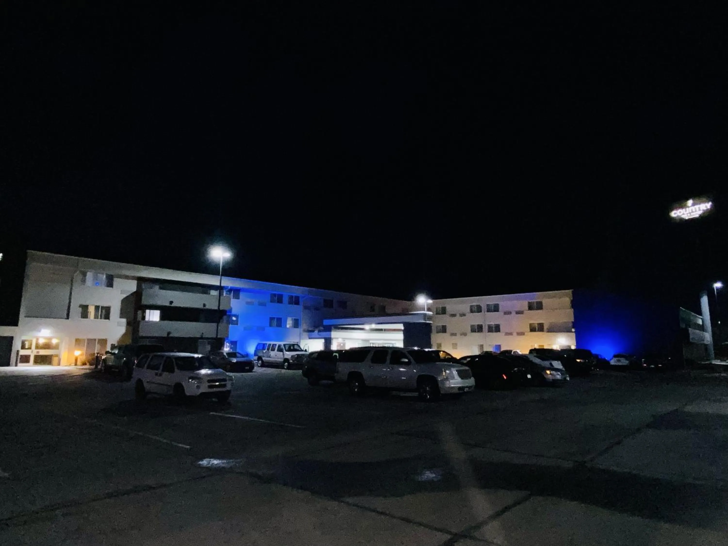 Property building in Country Inn & Suites by Radisson, Lincoln Airport, NE