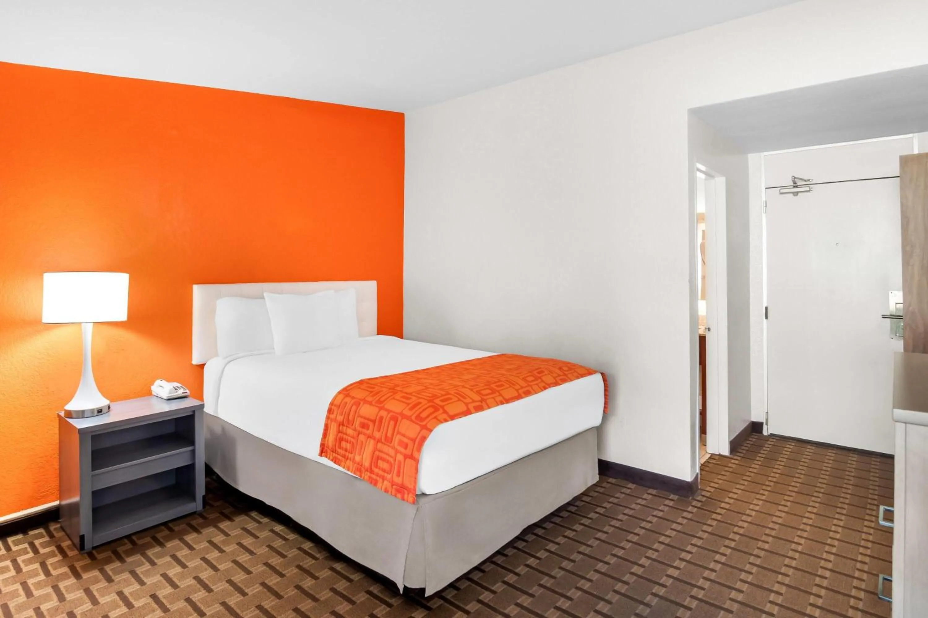 Bed in Howard Johnson by Wyndham Vero Beach / Downtown