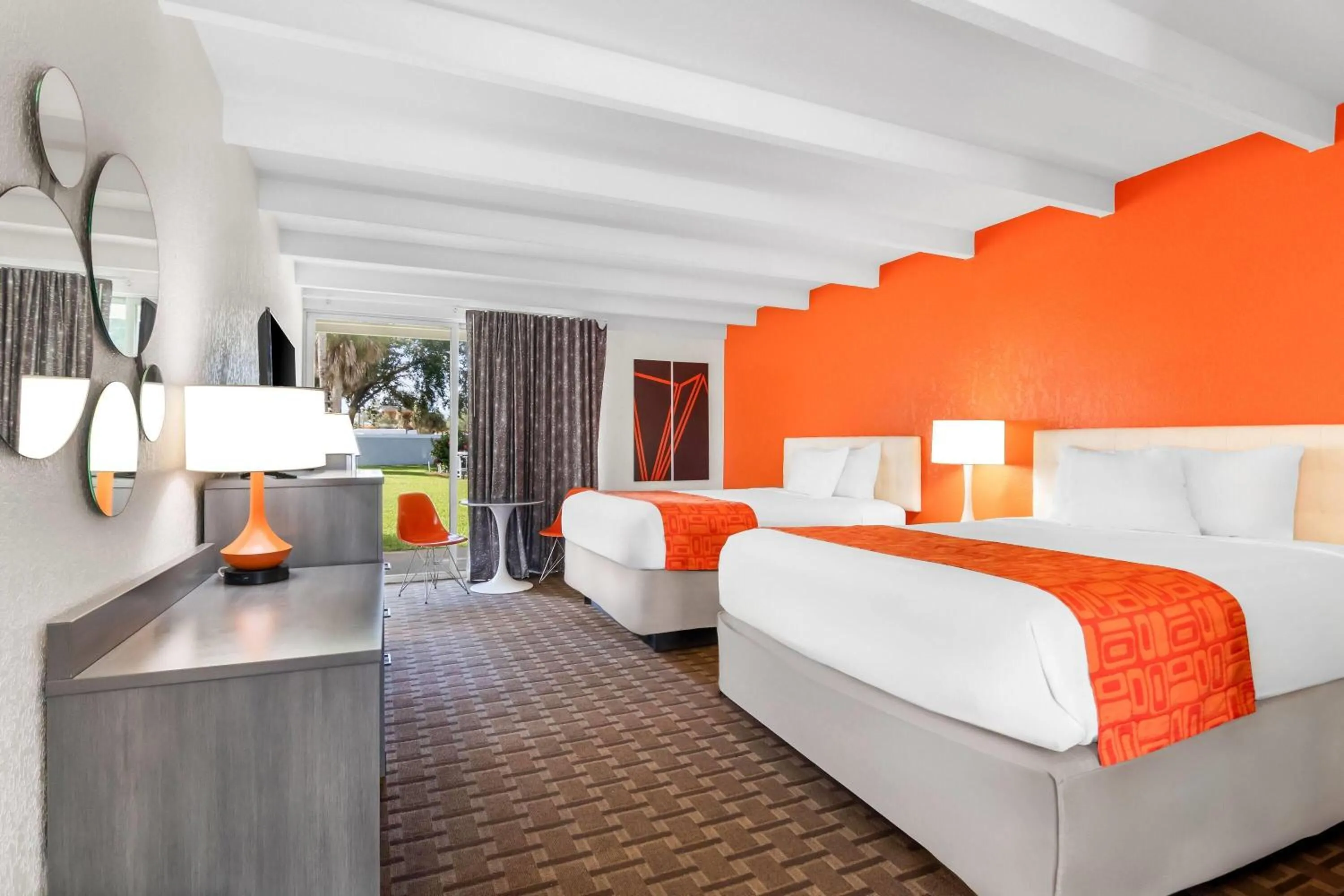 Bed in Howard Johnson by Wyndham Vero Beach / Downtown