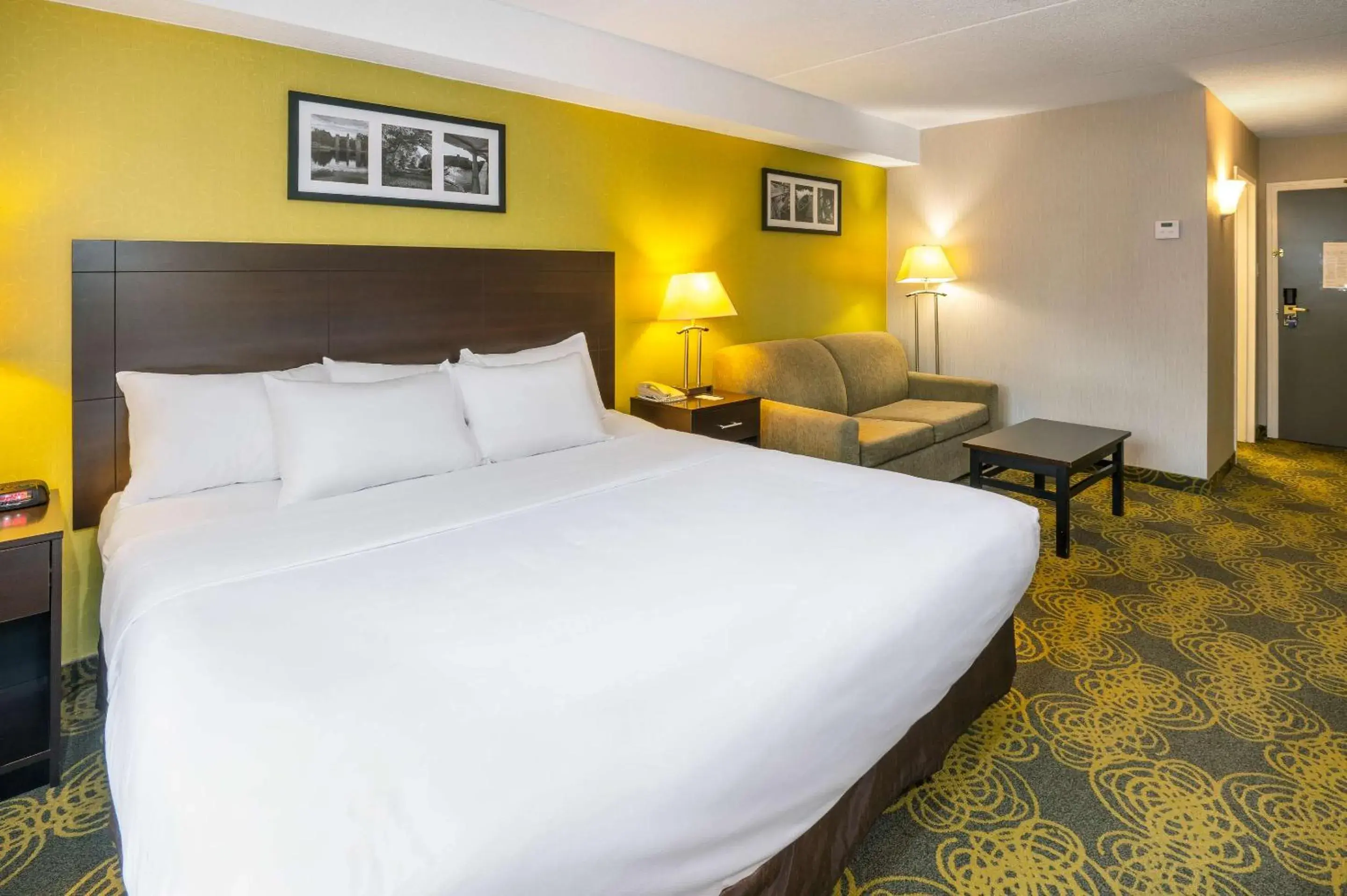 Bedroom, Bed in Comfort Hotel & Suites Bedroom, Bed in Comfort Hotel & Suites