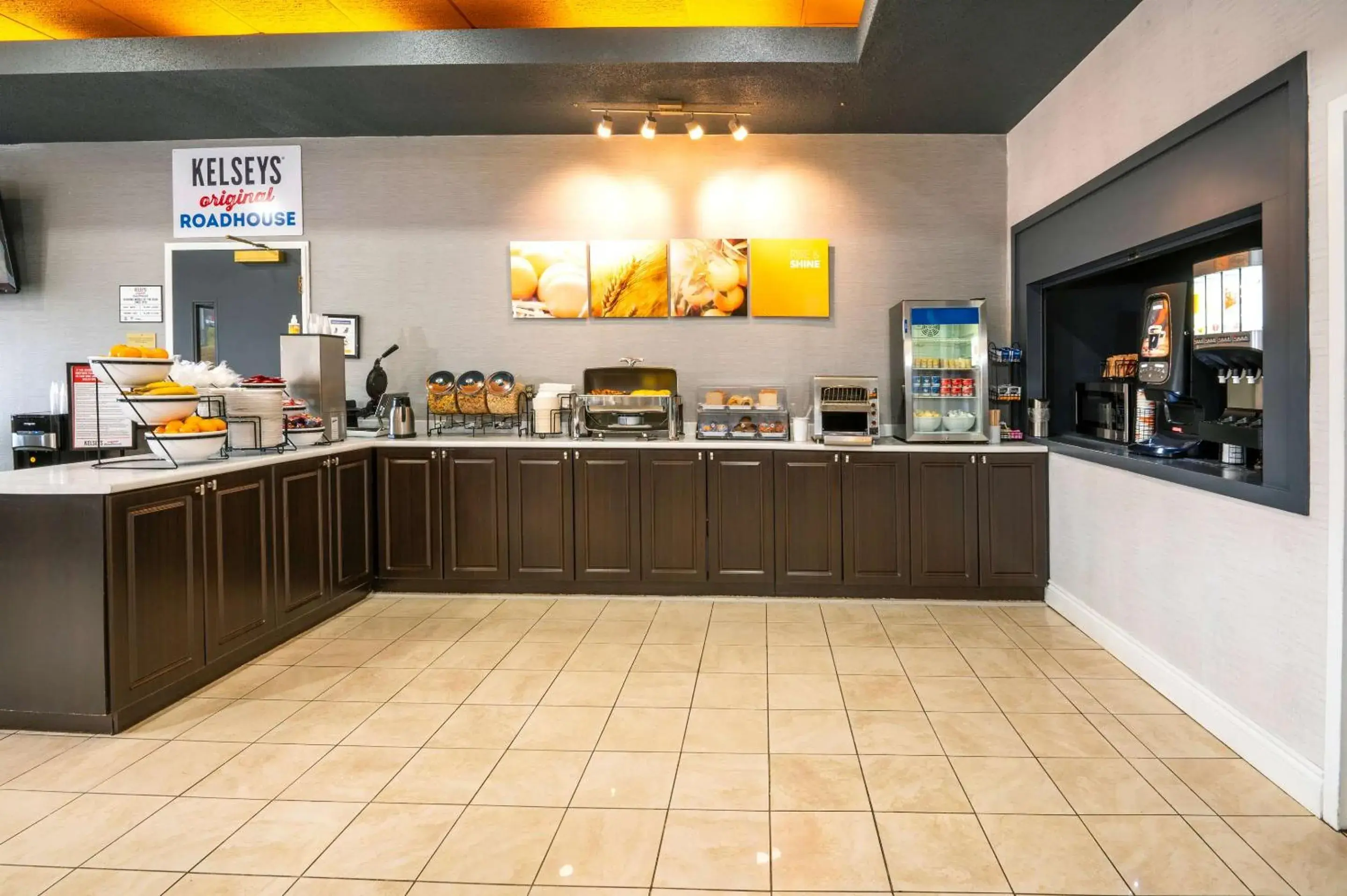 Breakfast in Comfort Hotel & Suites Breakfast in Comfort Hotel & Suites