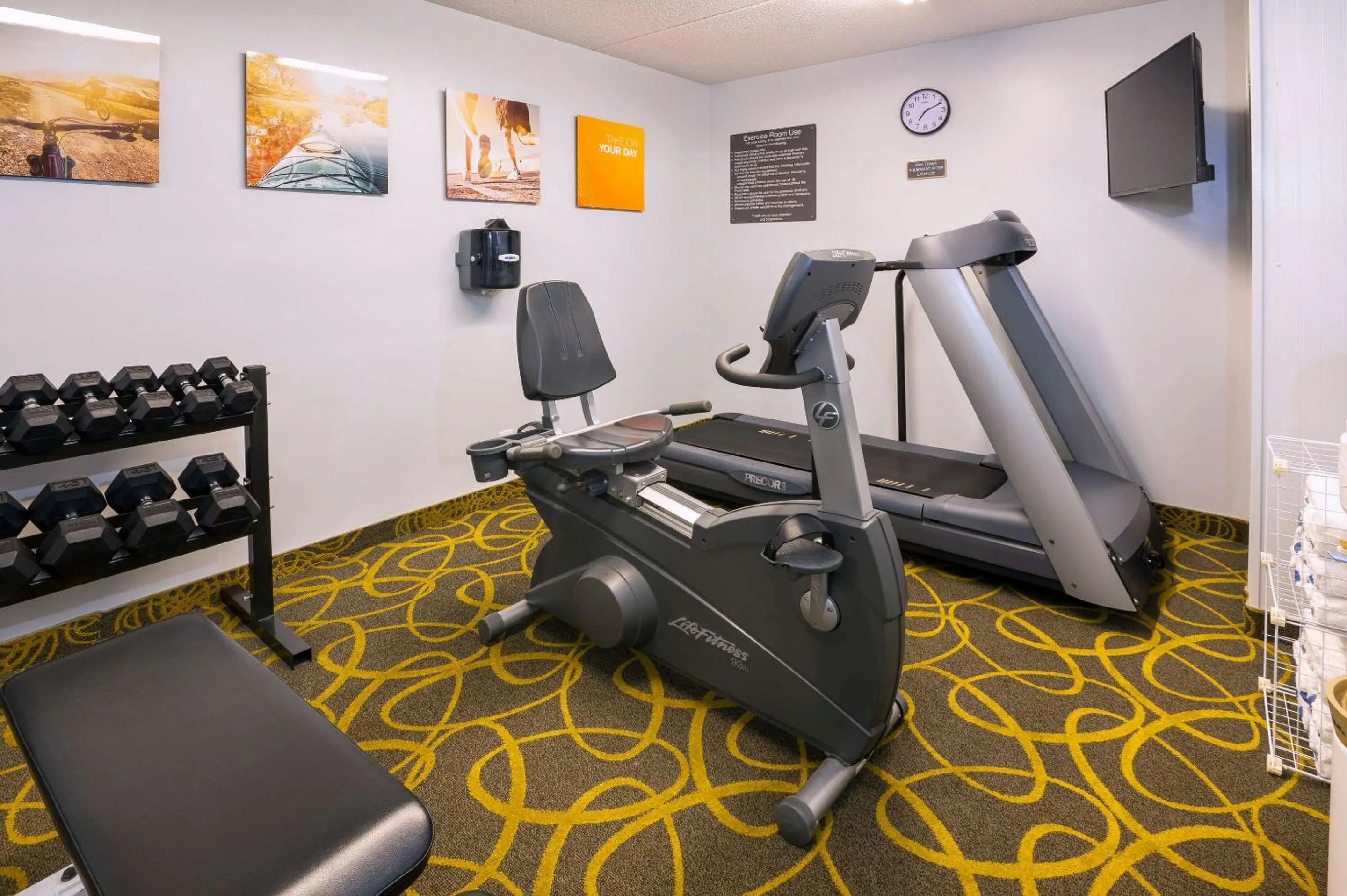 Fitness centre/facilities in Comfort Hotel & Suites
