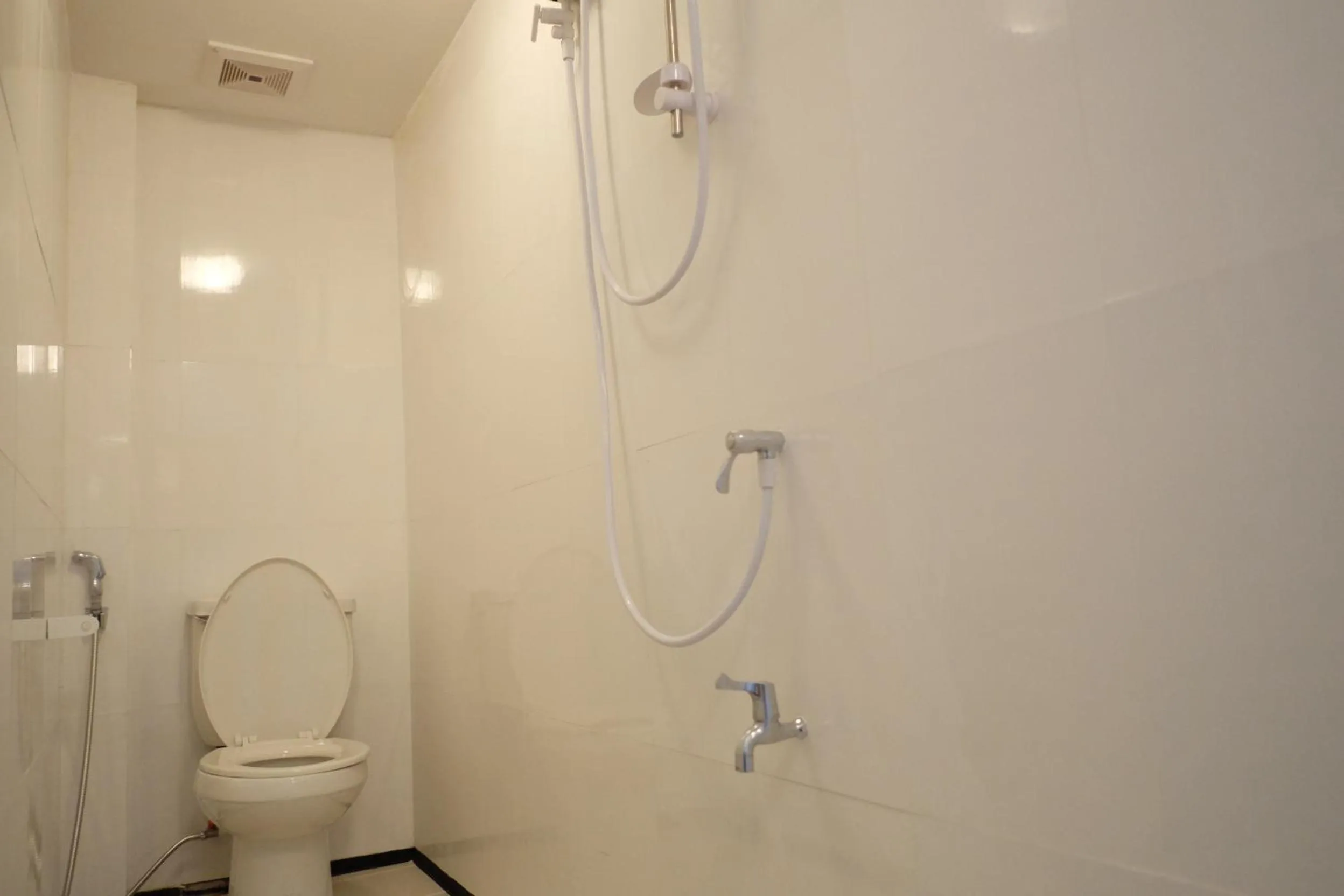 Shower in 12/14 HOME Studio