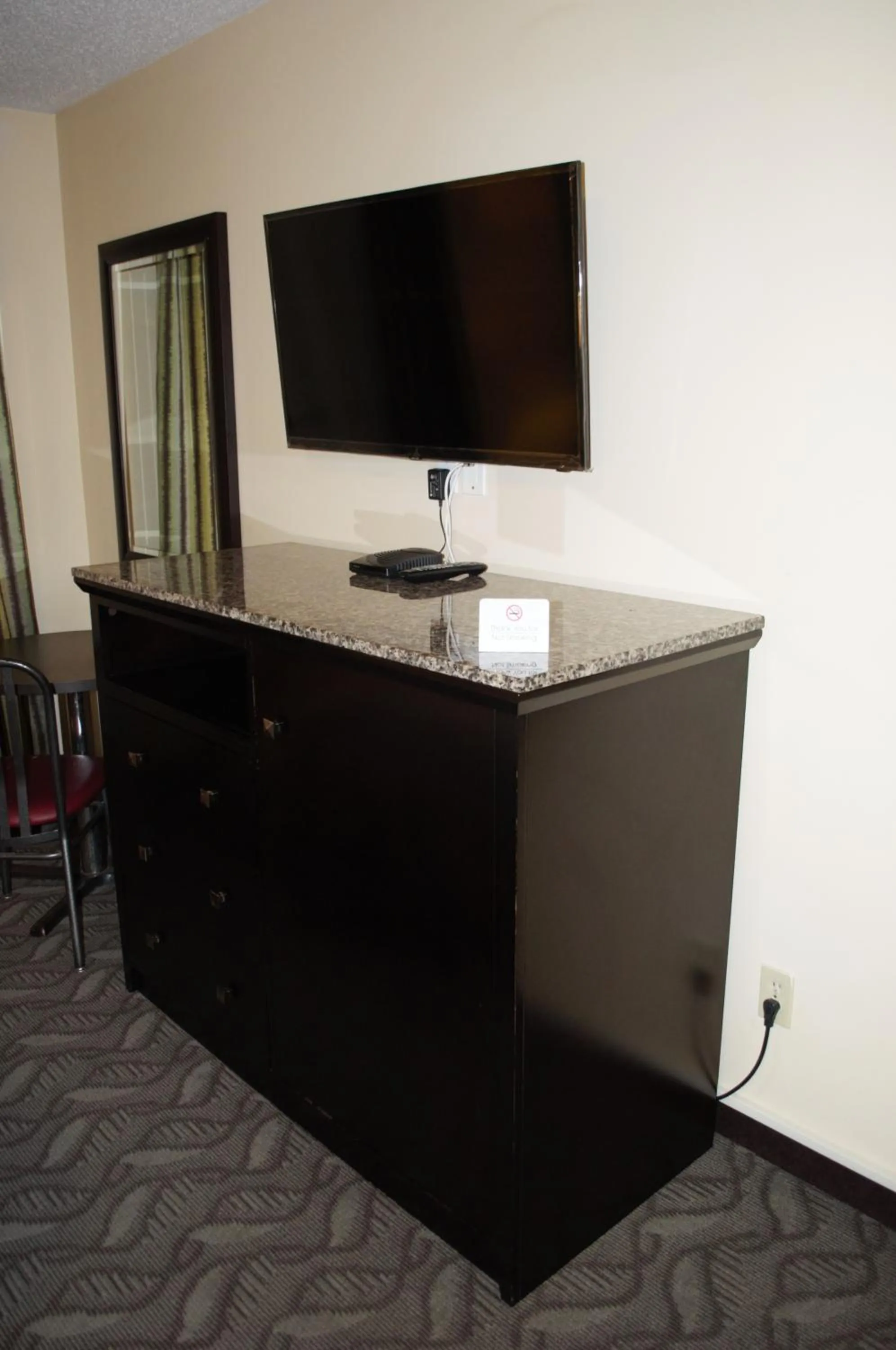 TV and multimedia in Lacombe Motor Inn