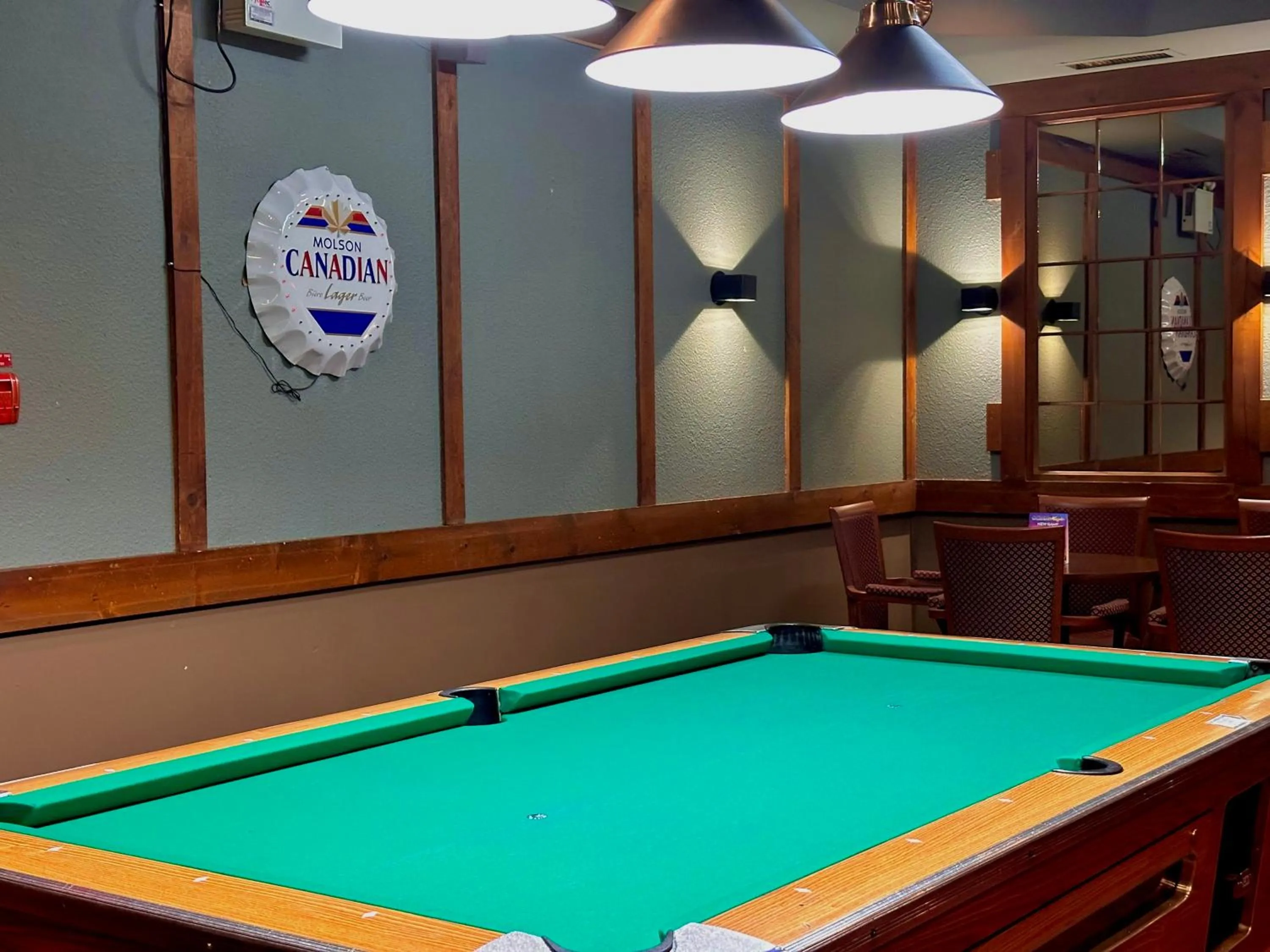 Lounge or bar in Lacombe Motor Inn