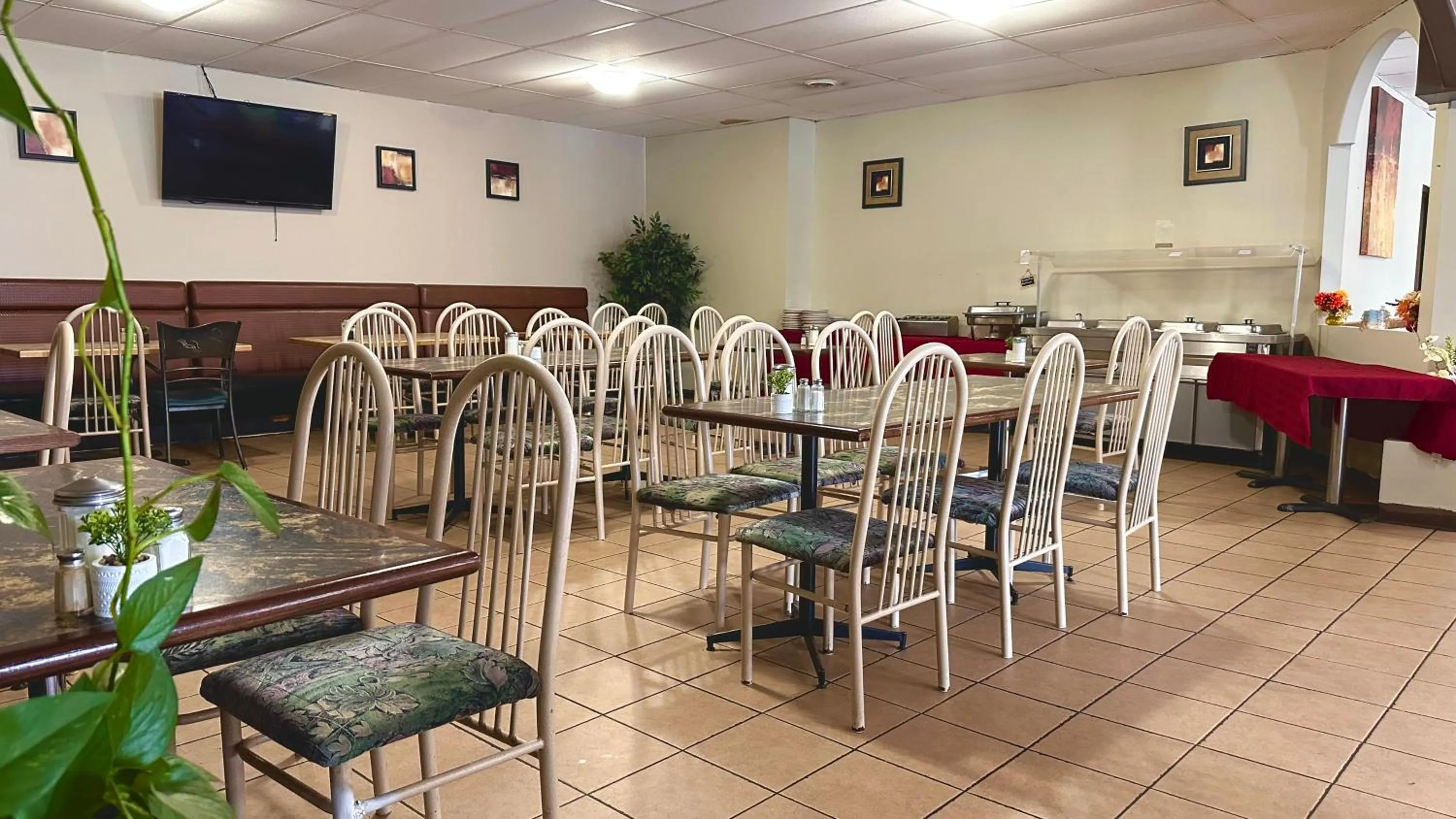 Restaurant/places to eat in Lacombe Motor Inn