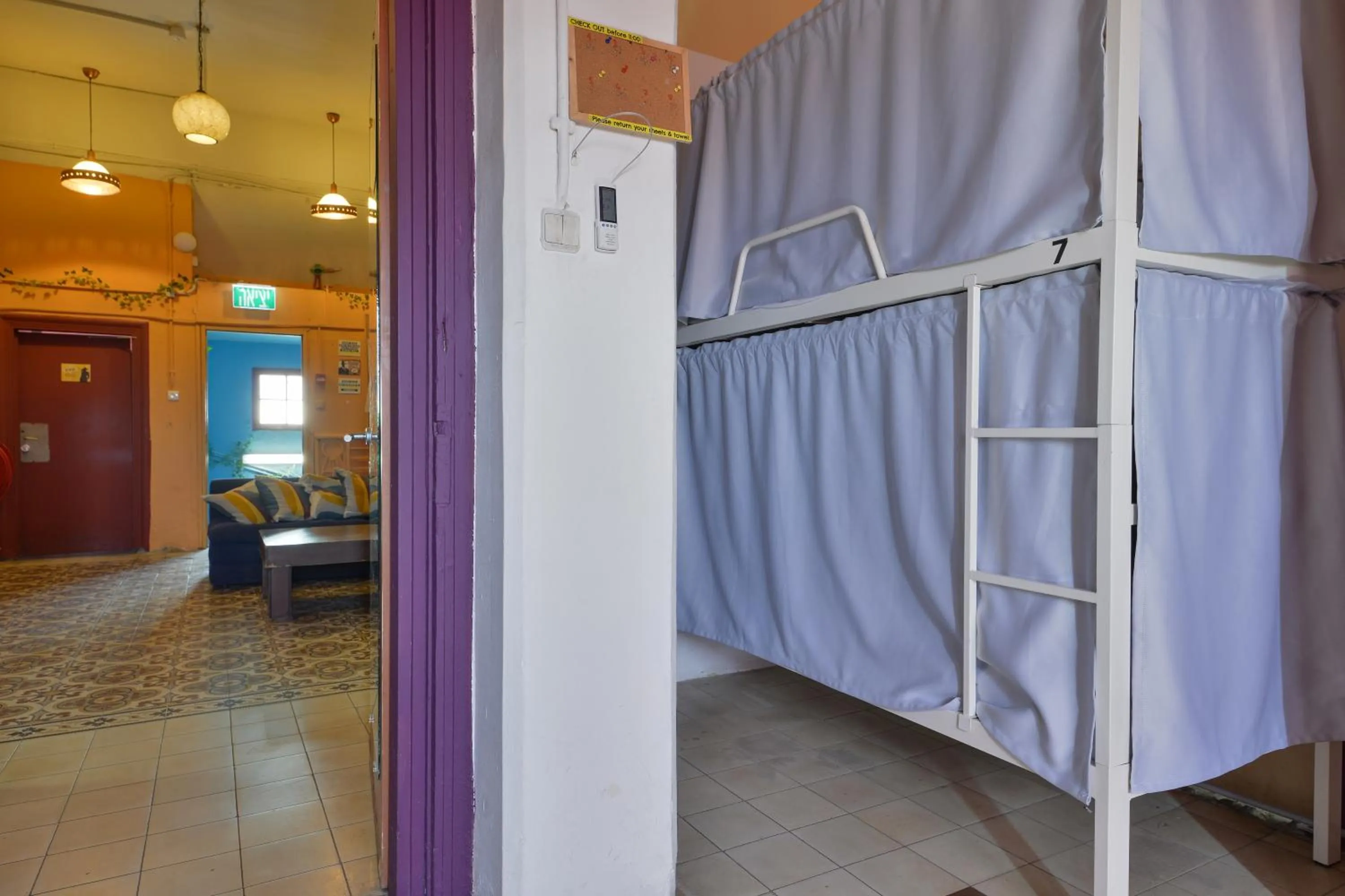 Roger's Hostel Tel Aviv (age 18-45)