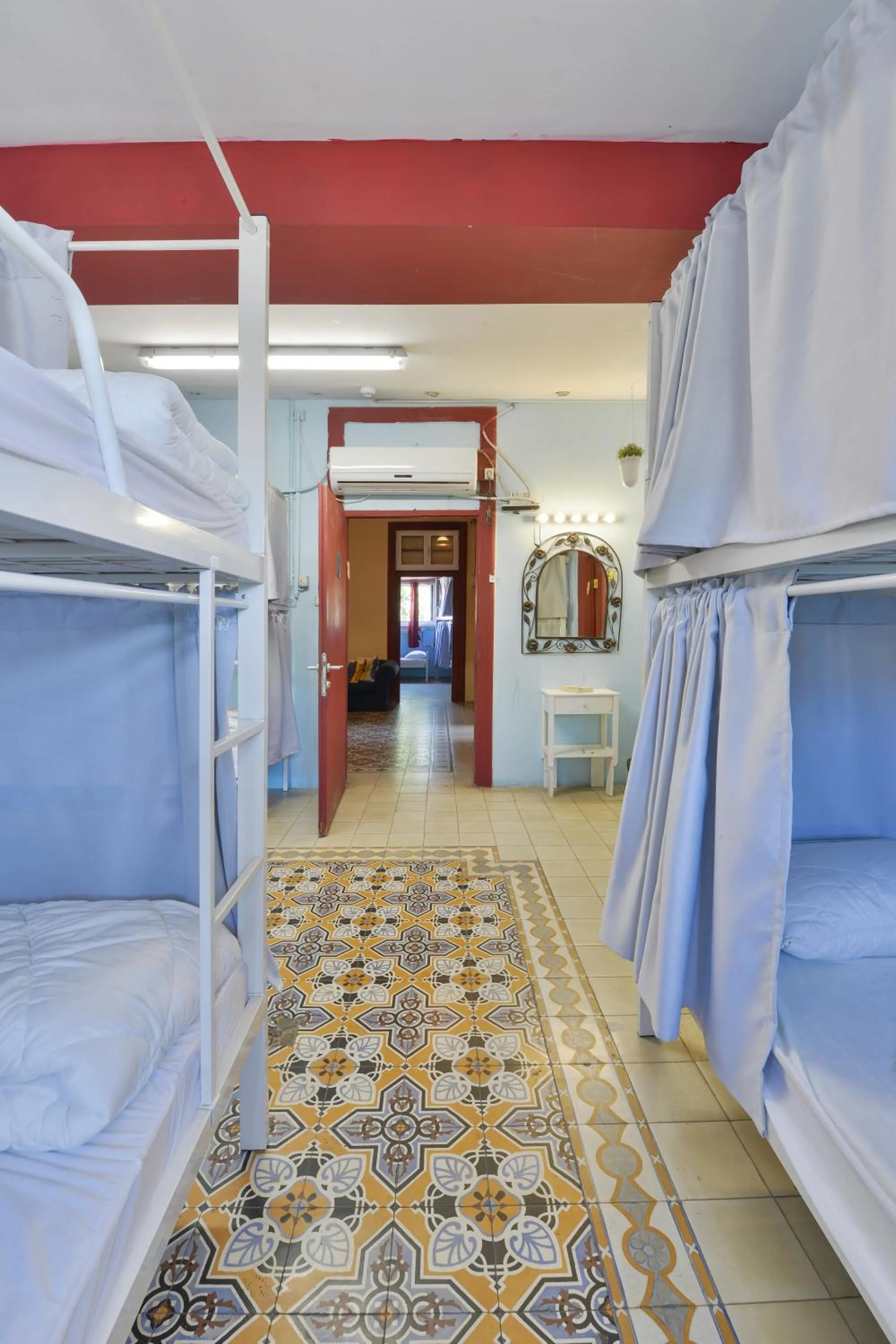 Bed in Roger's Hostel Tel Aviv (age 18-45)
