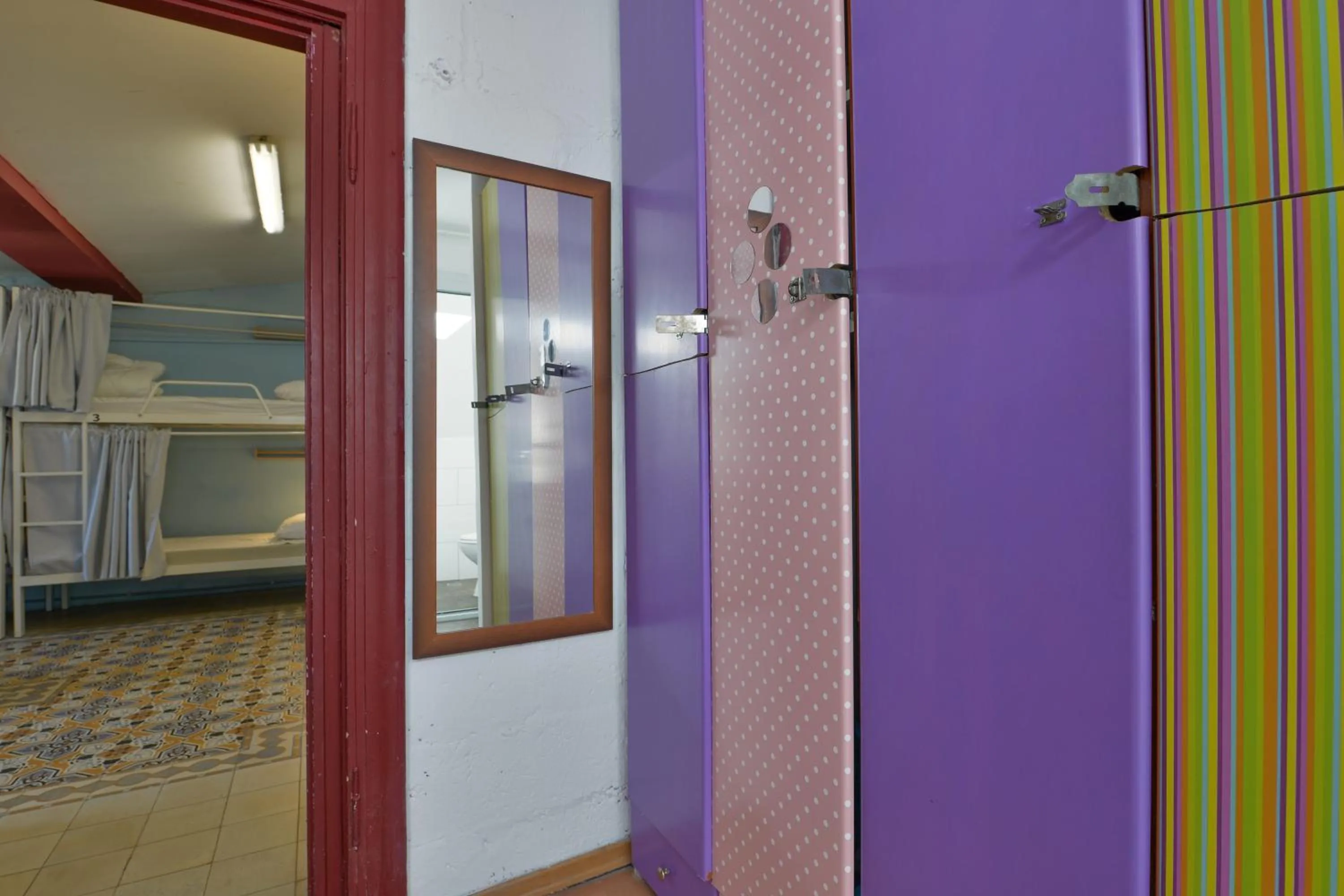 Roger's Hostel Tel Aviv (age 18-45)