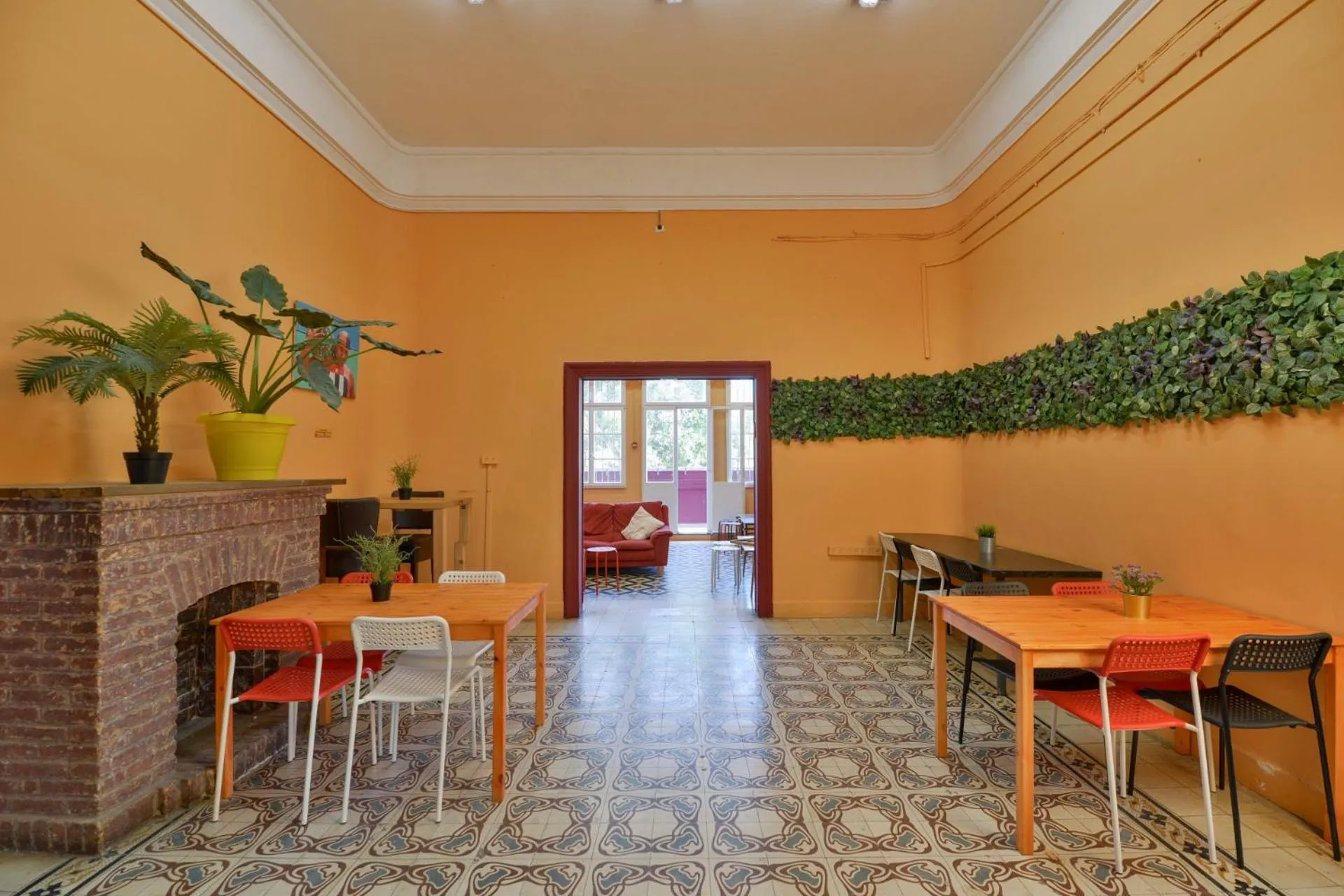 Roger's Hostel Tel Aviv (age 18-45)