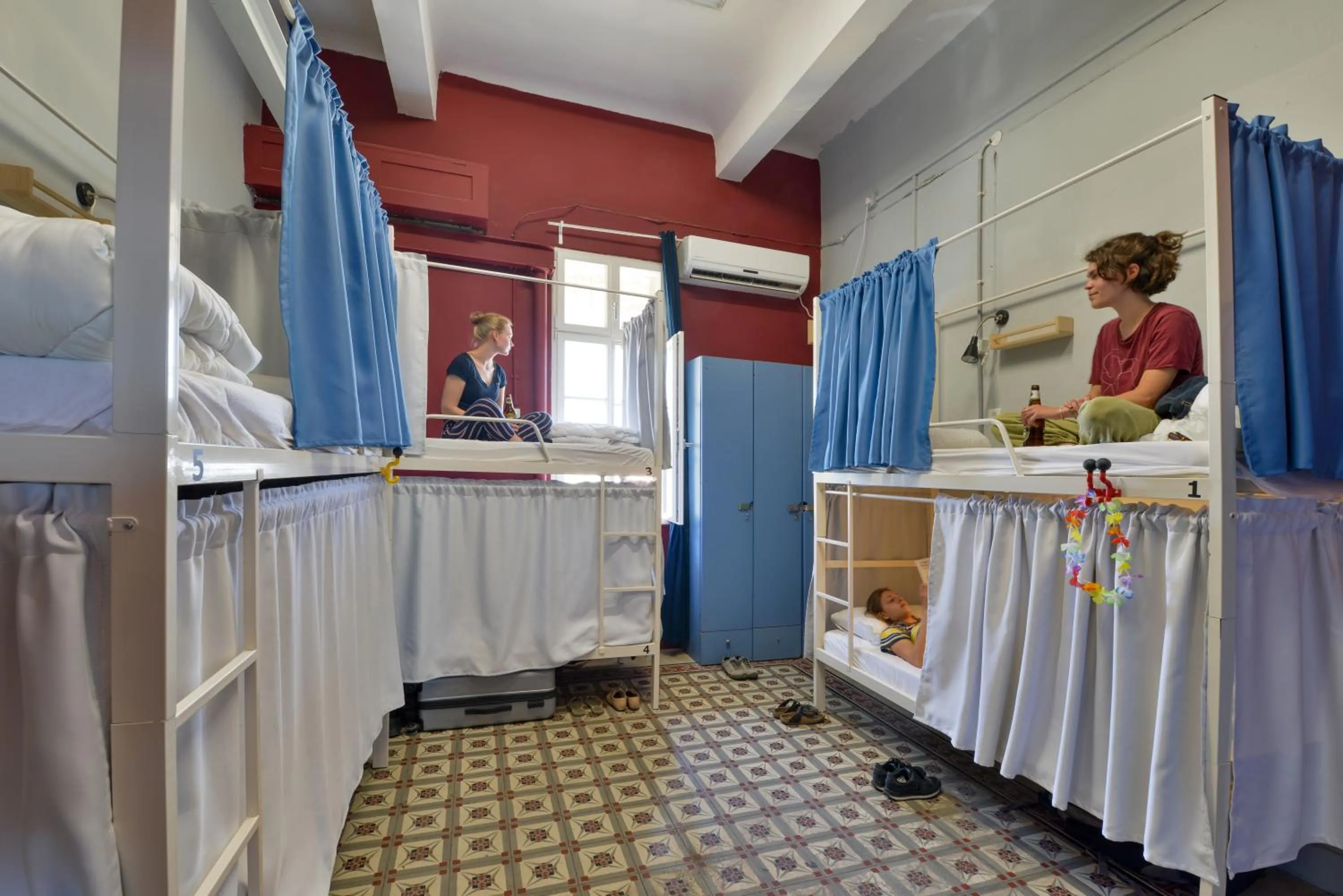 Roger's Hostel Tel Aviv (age 18-45)