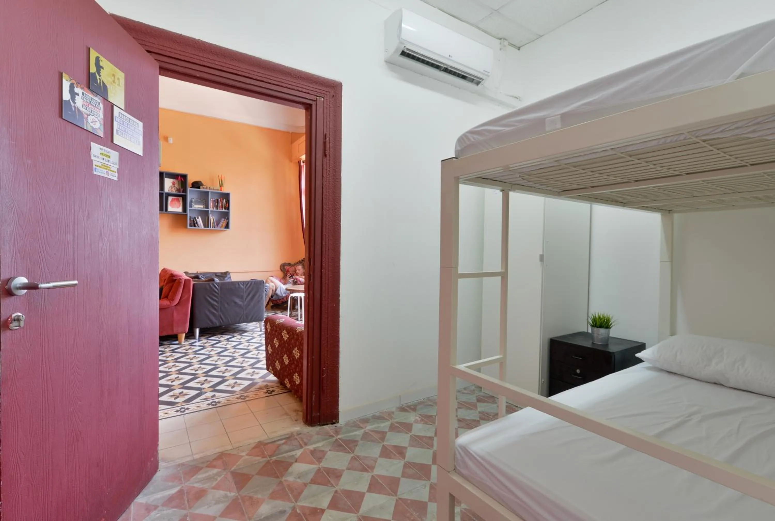 Bed in Roger's Hostel Tel Aviv (age 18-45)