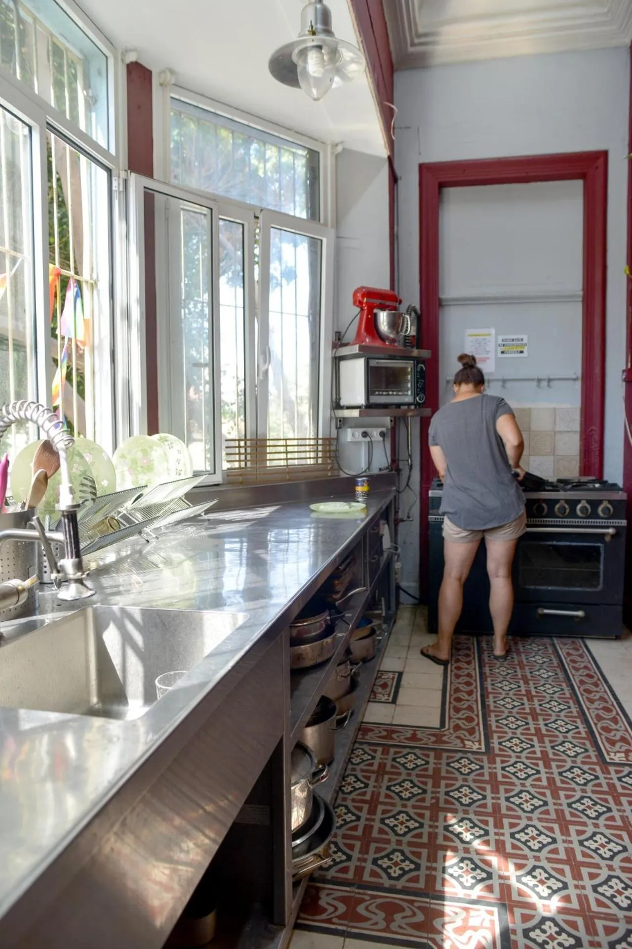 Roger's Hostel Tel Aviv (age 18-45)