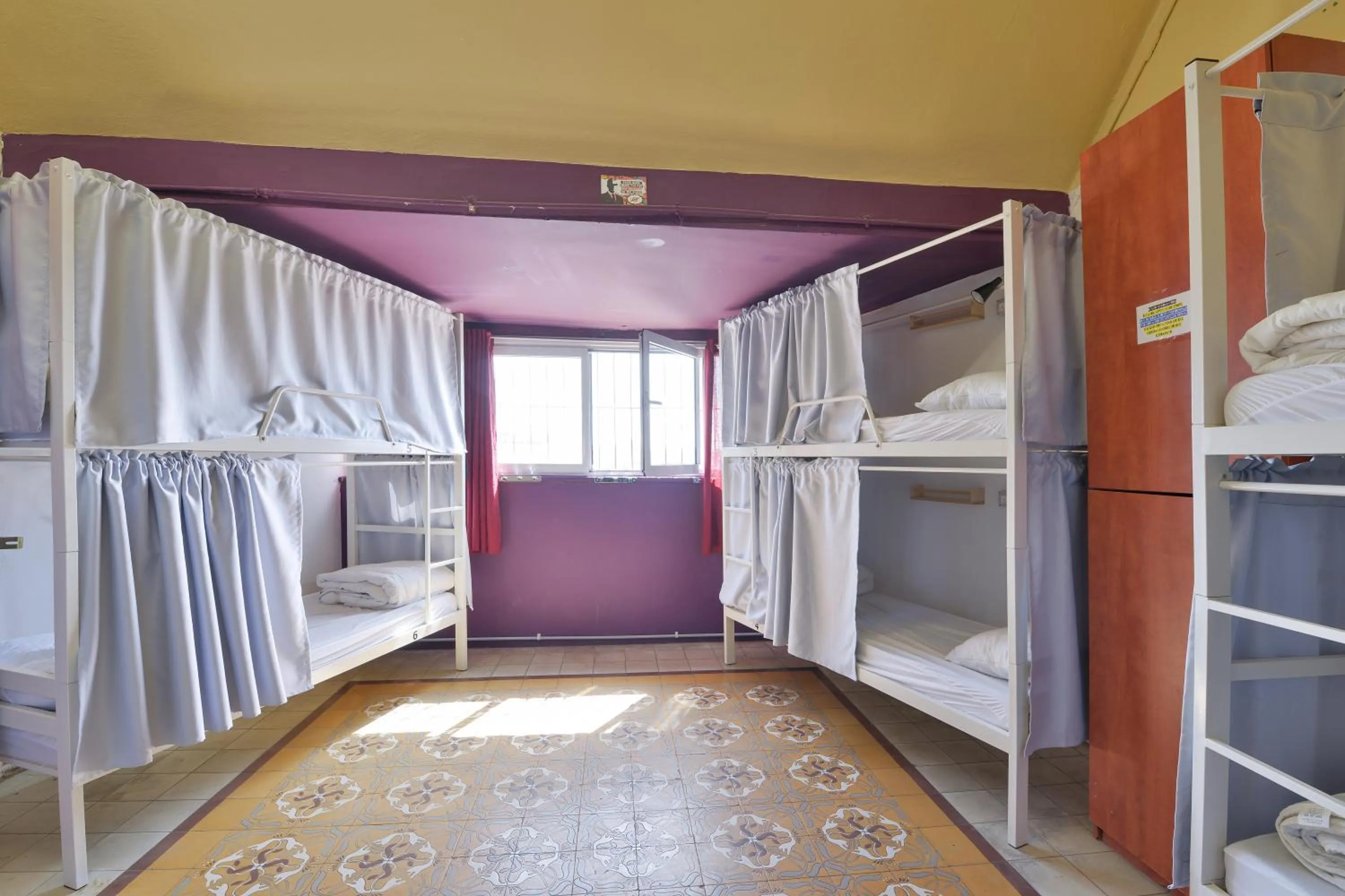 Bed in Roger's Hostel Tel Aviv (age 18-45)