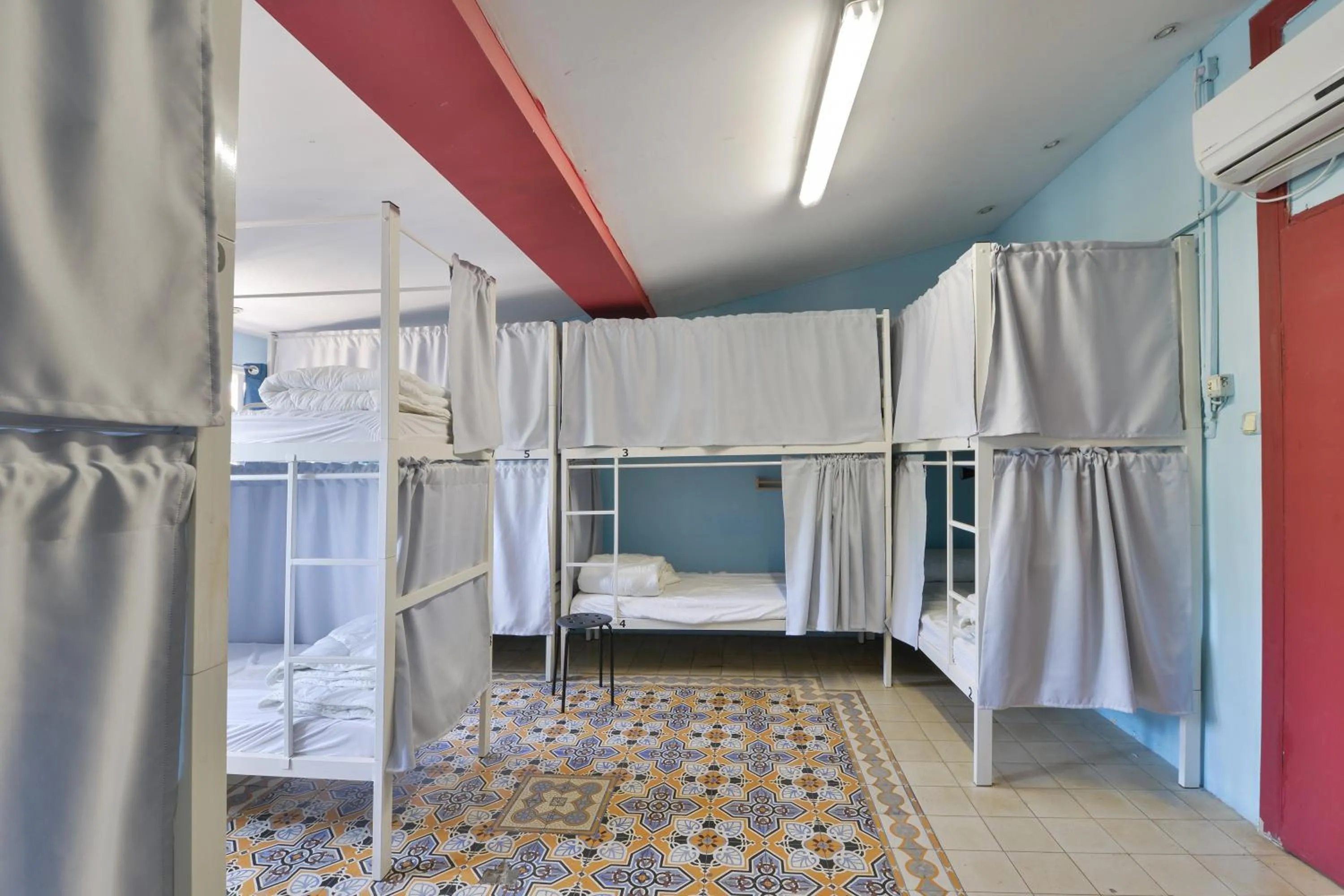 Bed in Roger's Hostel Tel Aviv (age 18-45)